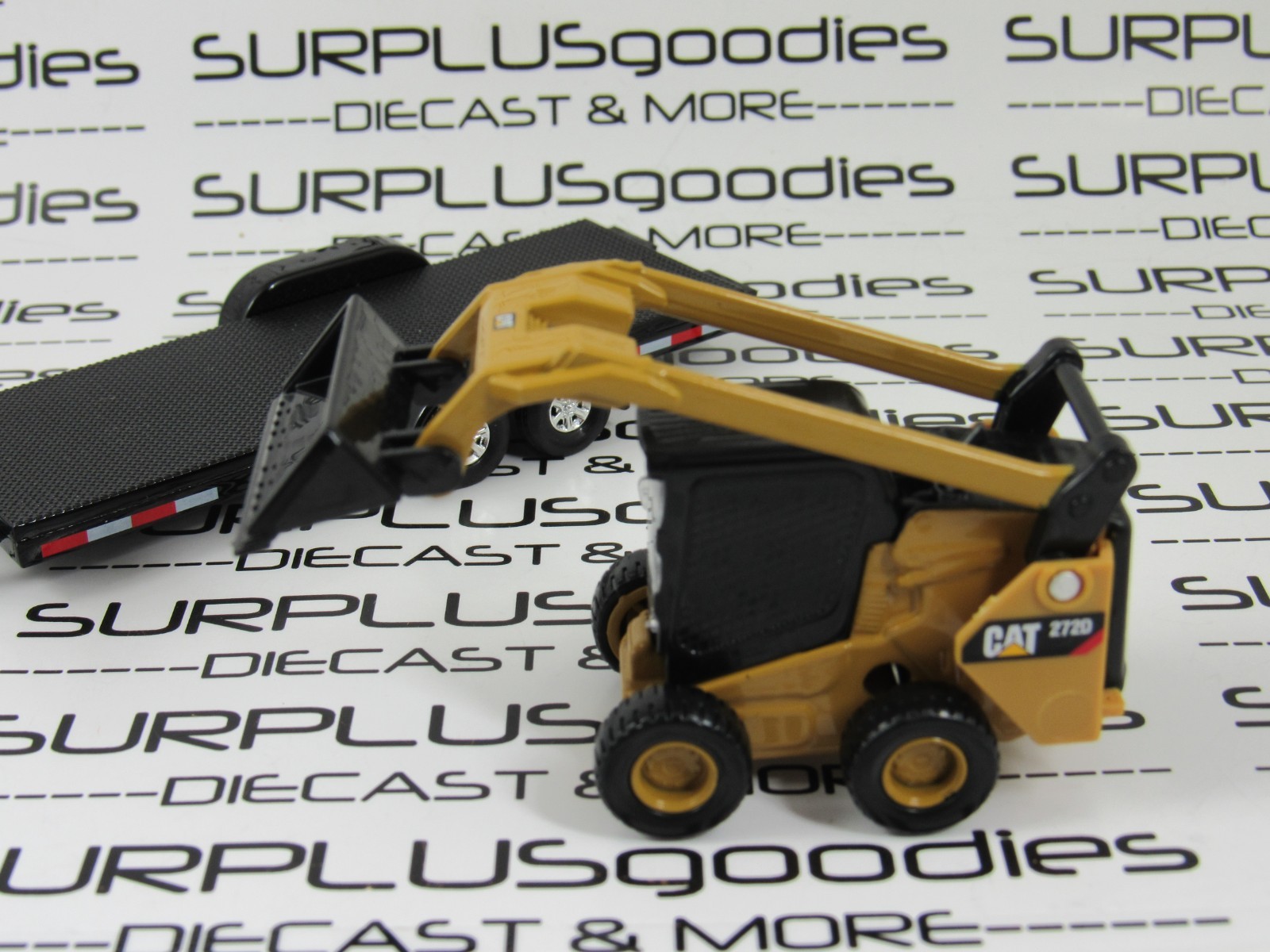 Diecast Masters 1:64 Caterpillar CAT 272D2 SKID STEER LOADER w/Trailer Tow Rig