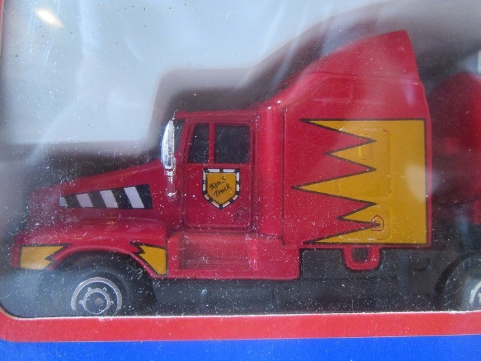 Yat Ming – Die-Cast Metal and Plastic Set – Airport Fire Brigade – NOS