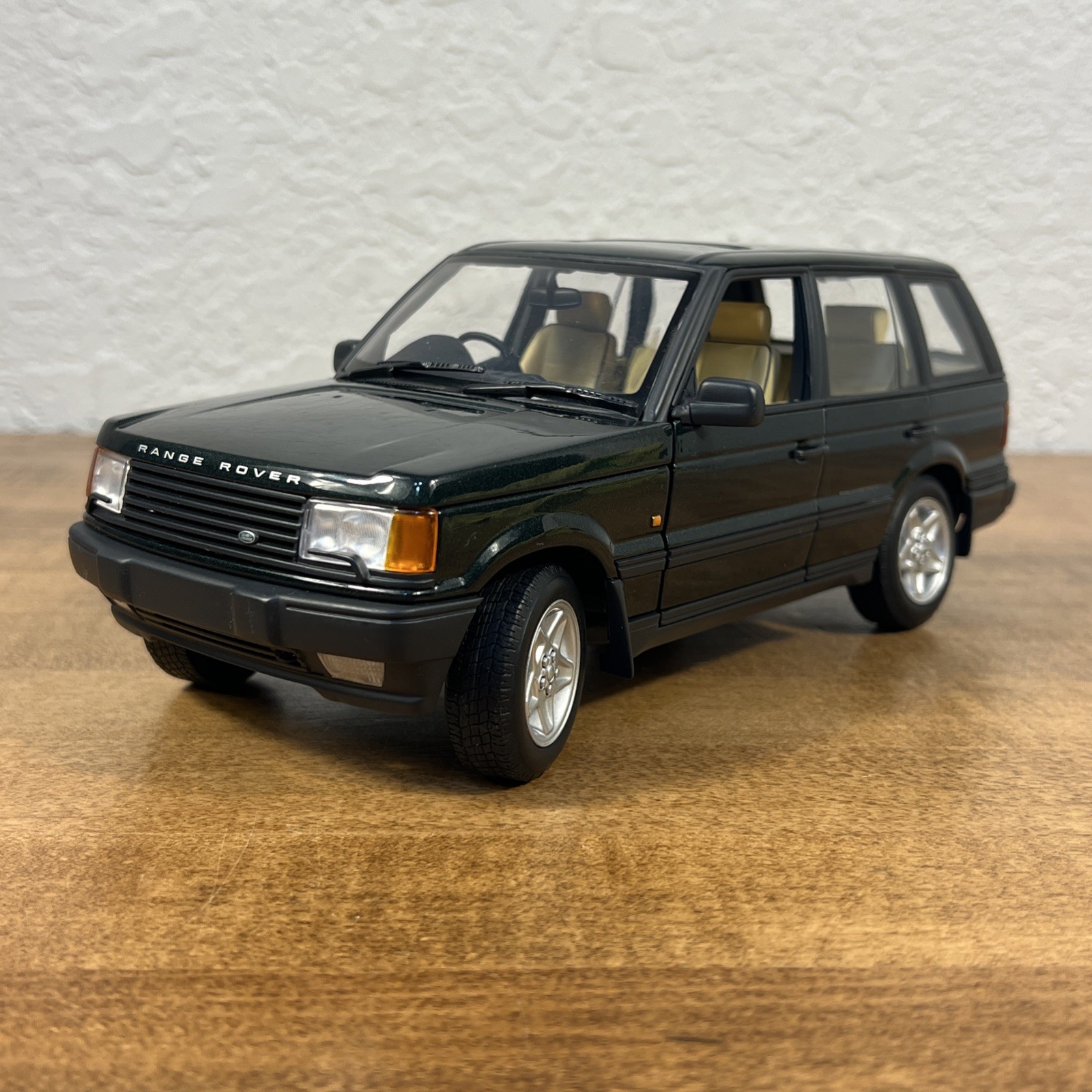 Auto Art Range Rover 4.6 HSE – Off Road Division 1:18 Green
