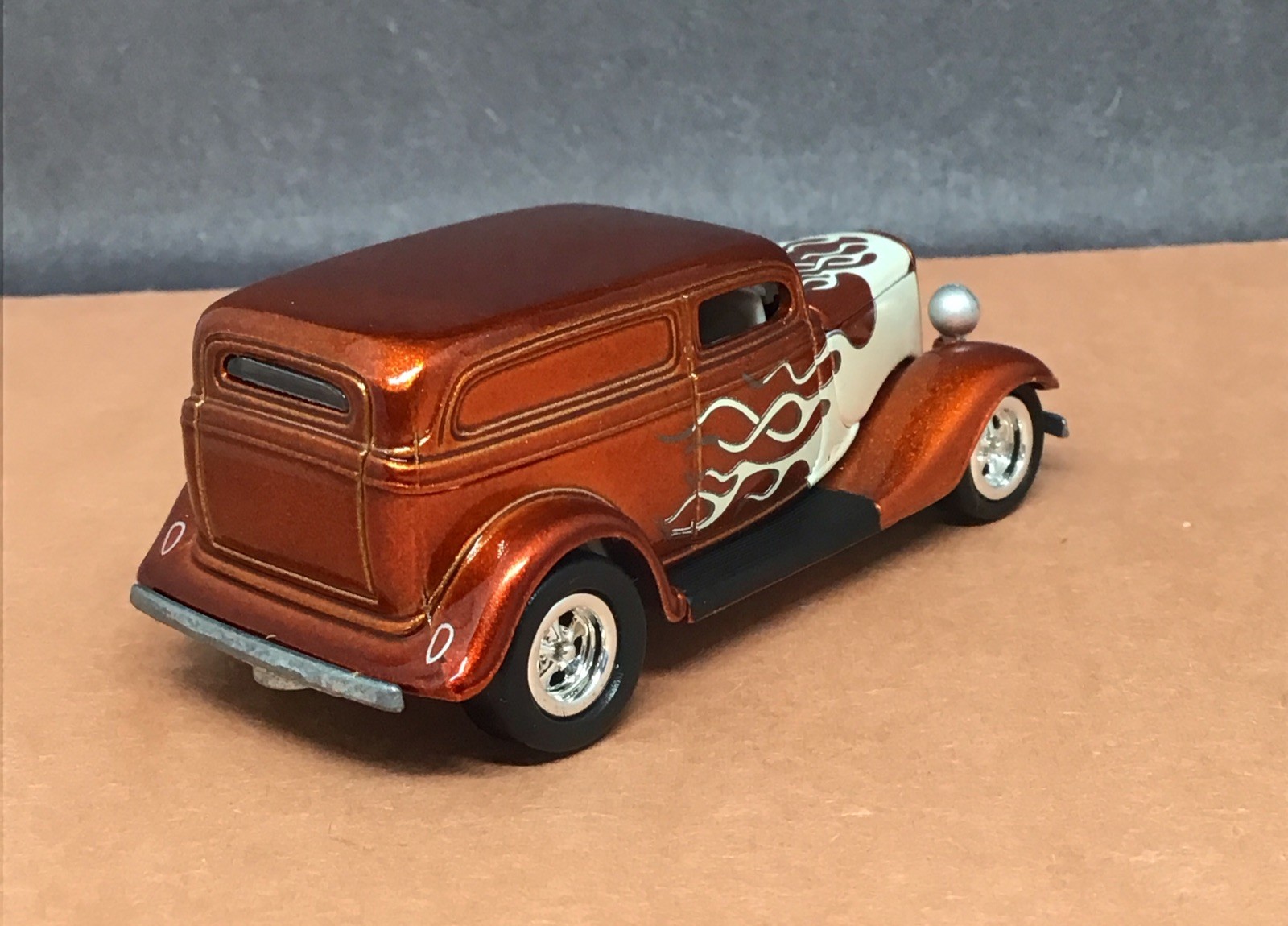 1933 ’33 FORD DELIVERY VINTAGE HOT ROD LIMITED EDITION 1/64 SCALE ORANGE FLAMED