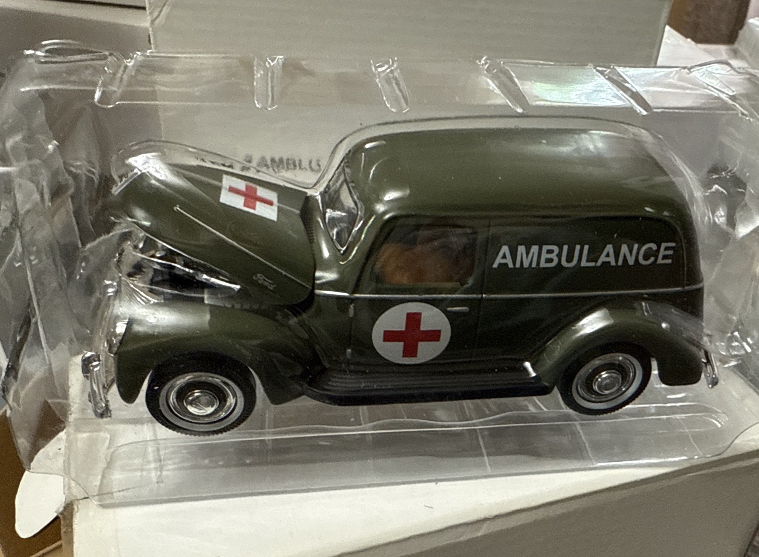National Motor Museum Mint ~ 1940’s Van AMBULANCE ~ 1:32 Diecast – NEW IN BOX