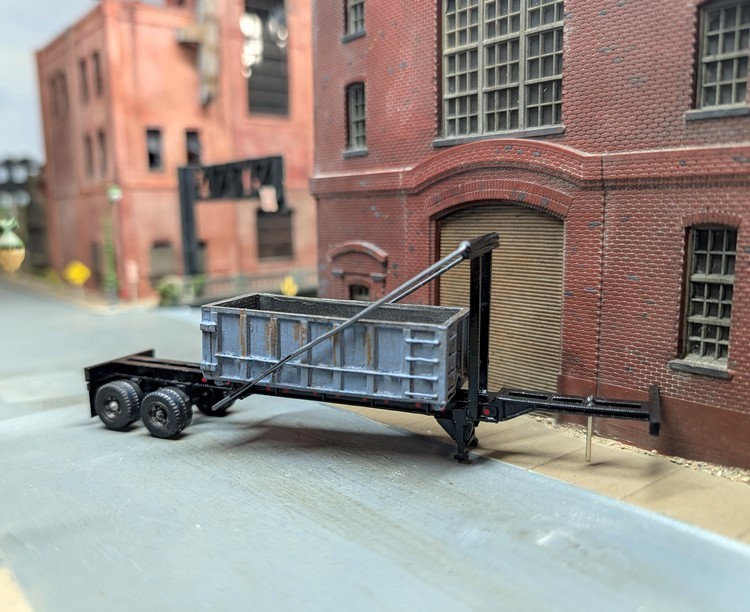 Custom Built 1/87 HO Scale Roll Off Semi Trailer & Dumpster. 3D Printed Models.