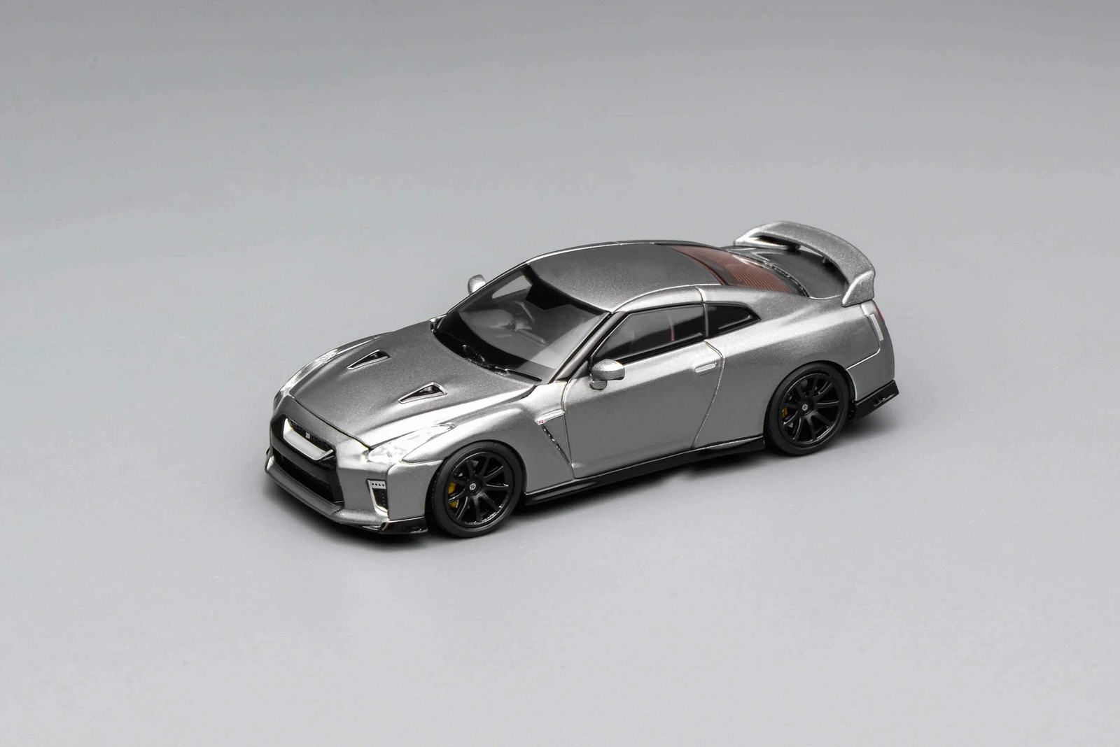 Motorhelix 1/64 Nissan GT-R (R35) Track Edition Engineered by Nismo 2020 Dark Me
