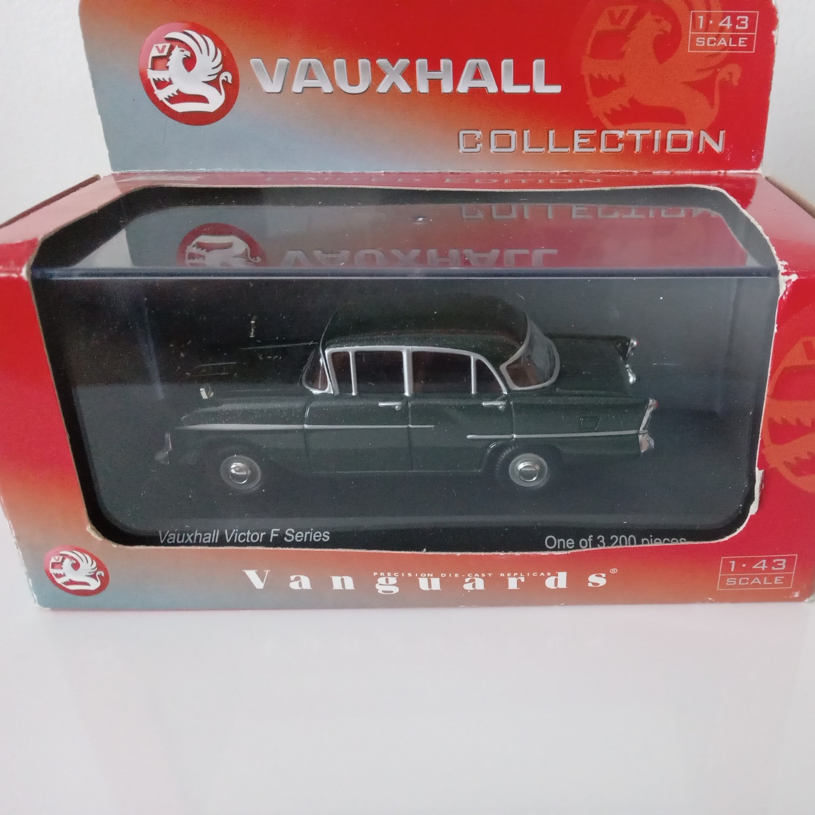 Vanguards VA03809 Vauxhall Victor F Series Metallichrome Laurel Green 1/43 Scale