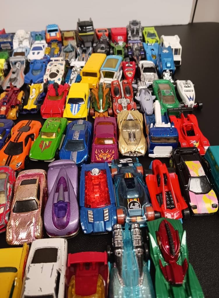Hot Wheels, Match Box, And Other Loose Die Cast cars. Lots of 20.