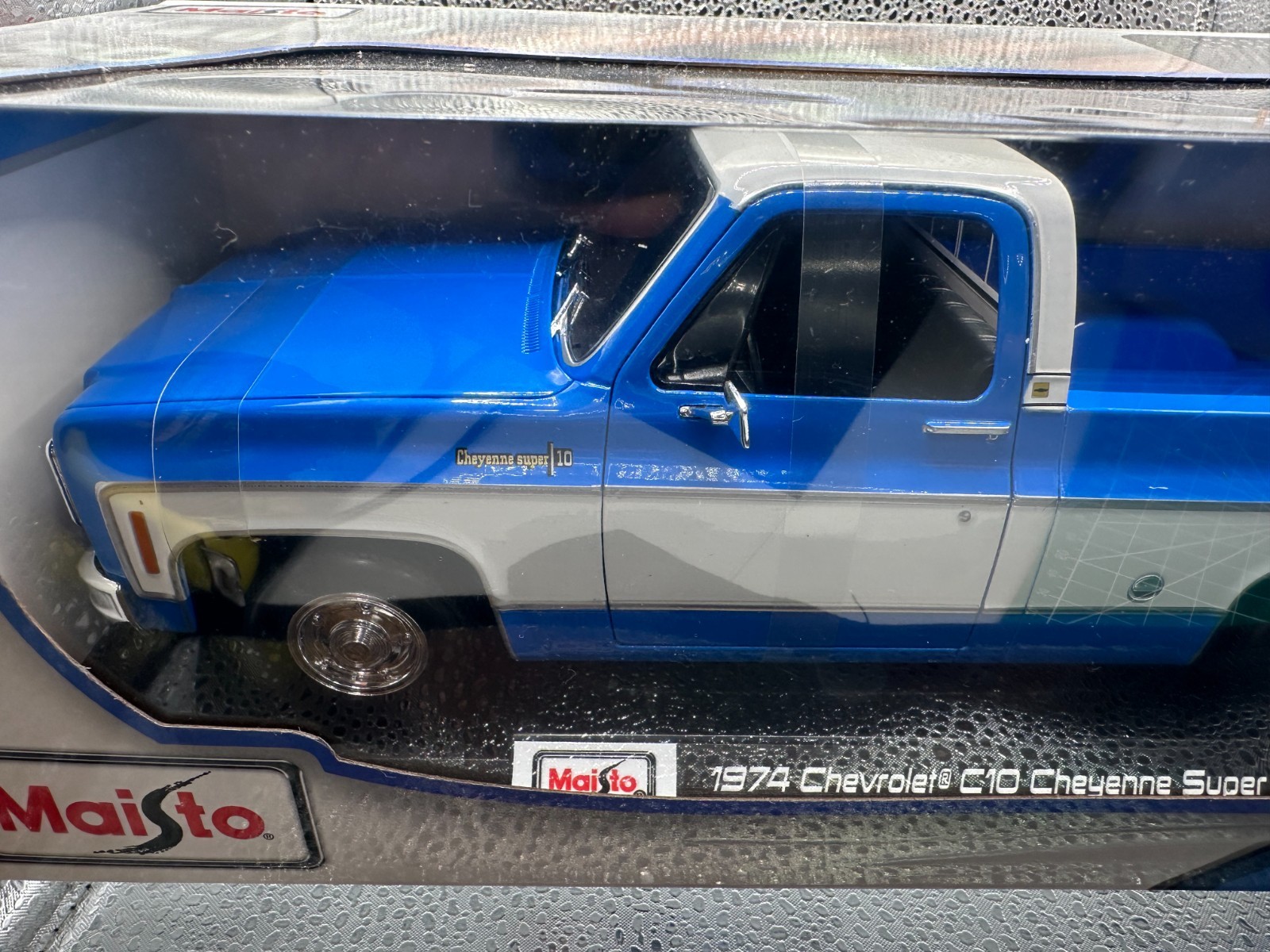 1974 Chevrolet C10 Cheyenne Super- 1:18 Scale Maisto Special Edition Diecast Mod