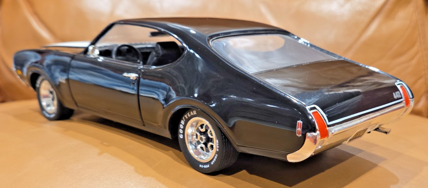 ERTL American Muscle Diecast 1969 Olds 442, W-30 Black 1/18