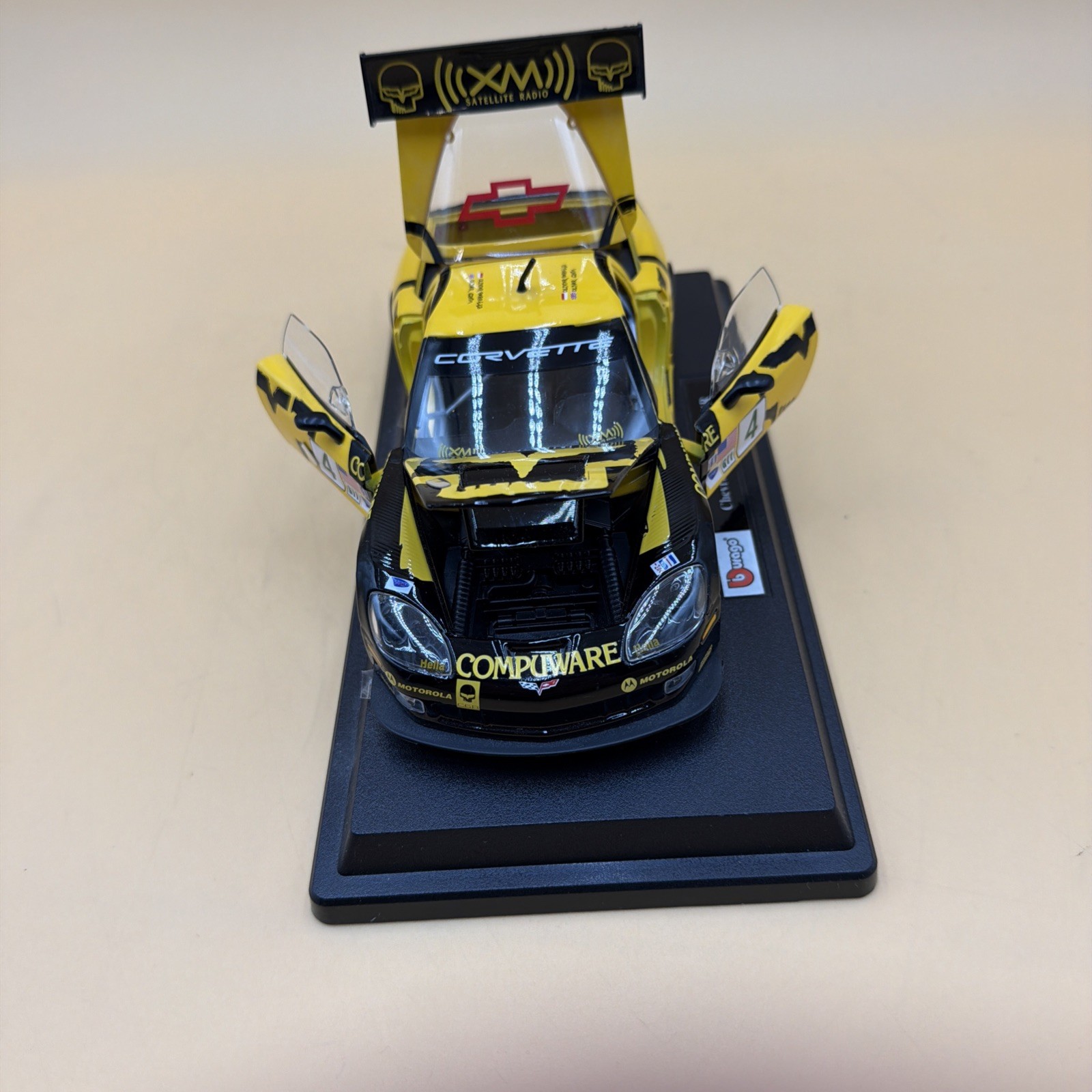 Burago Corvette CR6 1/24 Race Car With Stand