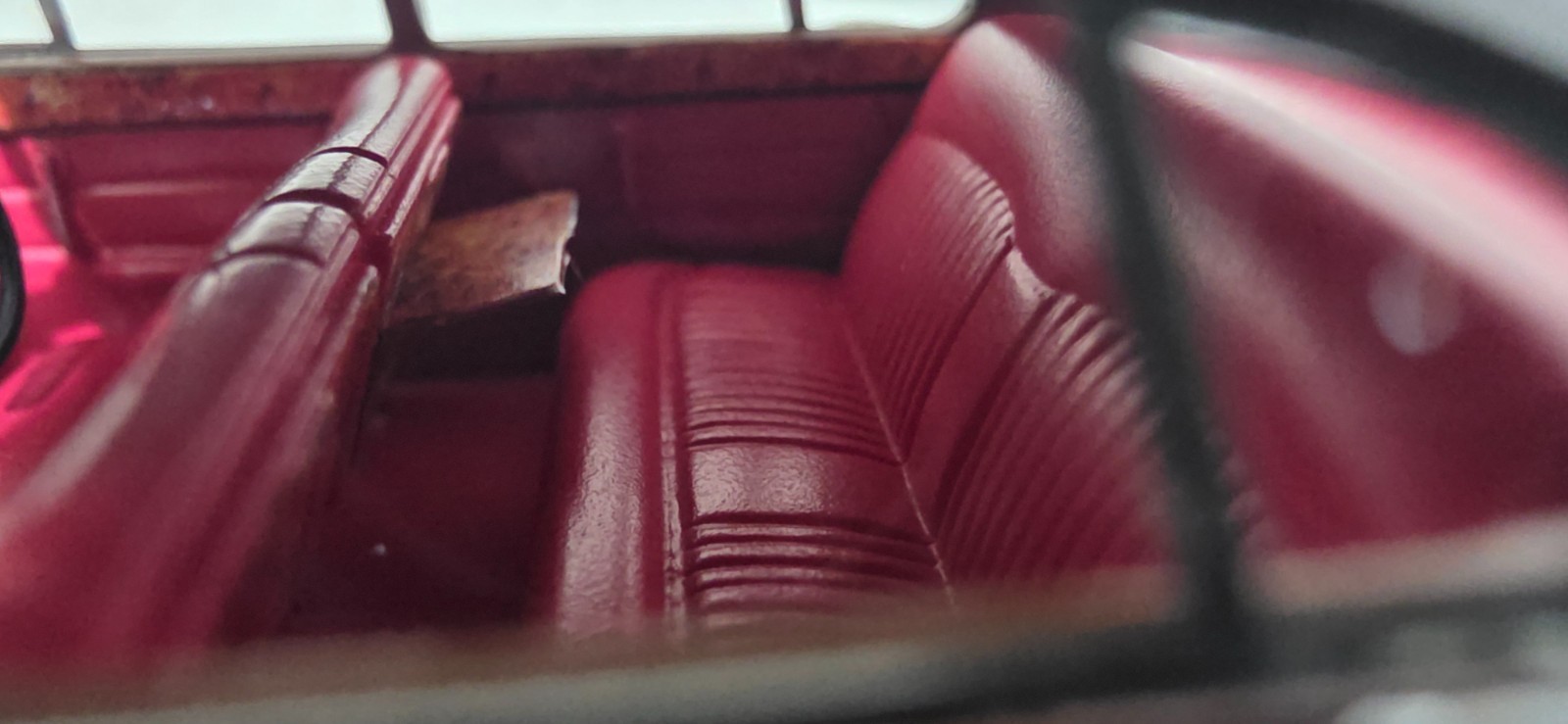 Jaguar 420G RHD 1967 Red 1/43 Neo NEO43908 Resin Model OVP