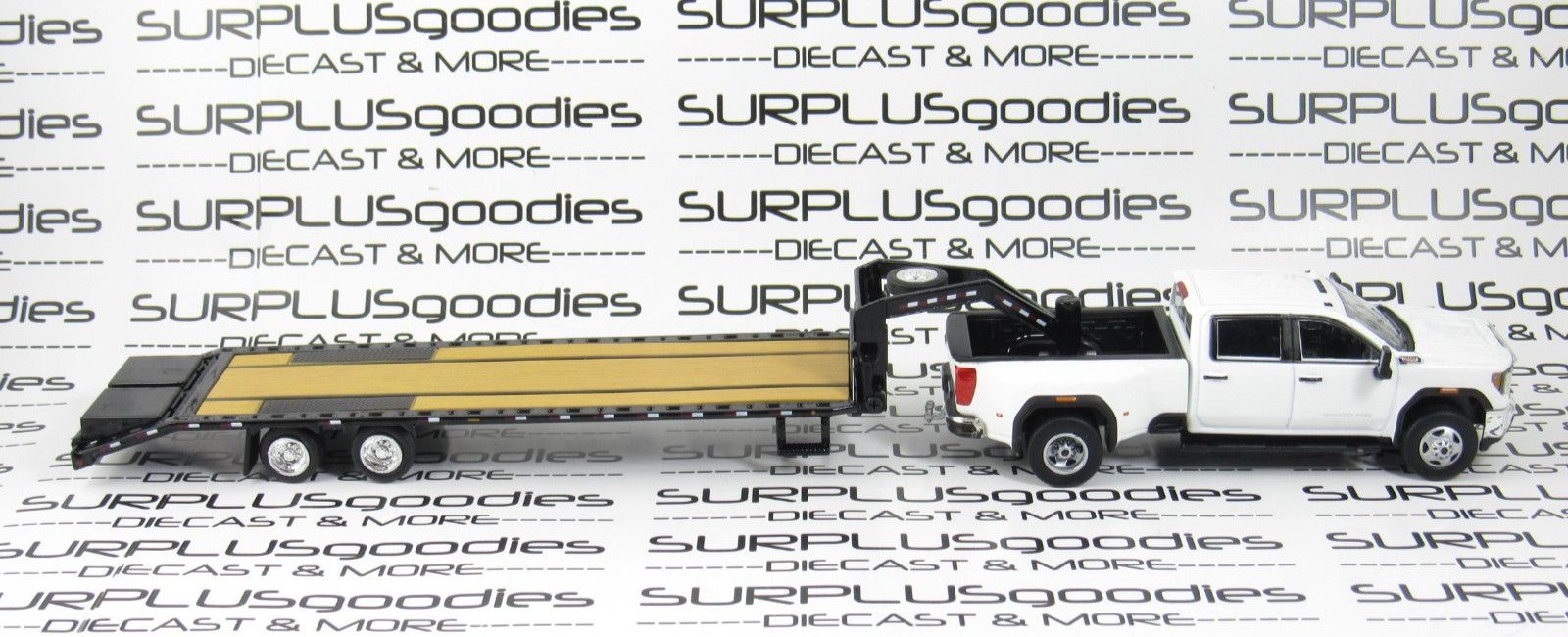 Greenlight 1:64 White 2022 GMC SIERRA 3500 Pro Dually Pickup w/Gooseneck Trailer