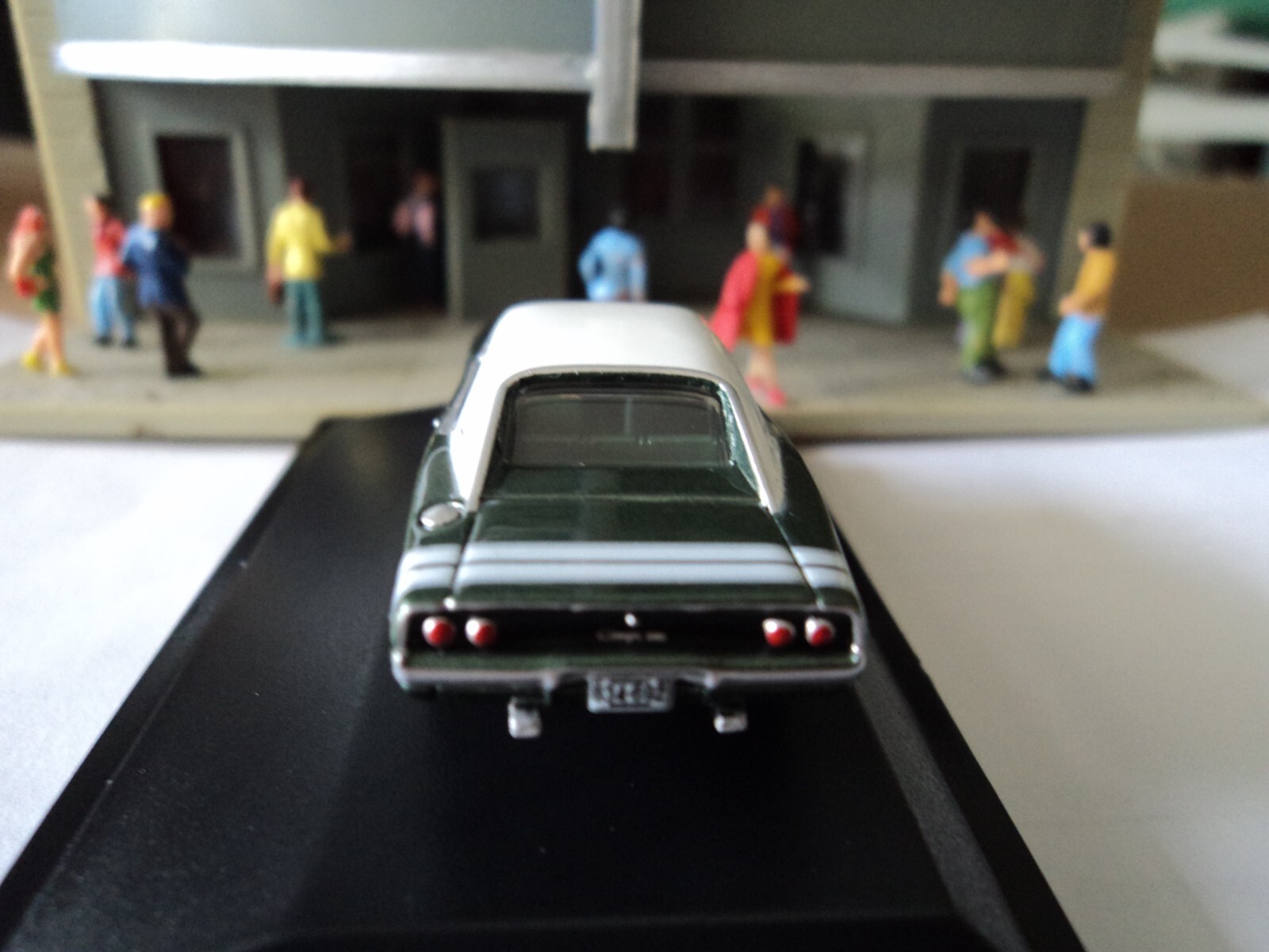 Oxford 1968 DODGE CHARGER Green and White 1/87 HO diecast car