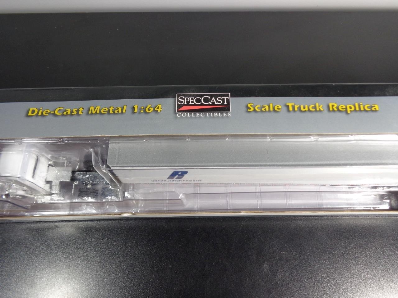 Reduce SPECCAST 34611 ROADRUNNER FREIGHT INTERNATIONAL 8600 TRUCK & TRAILER 1/64
