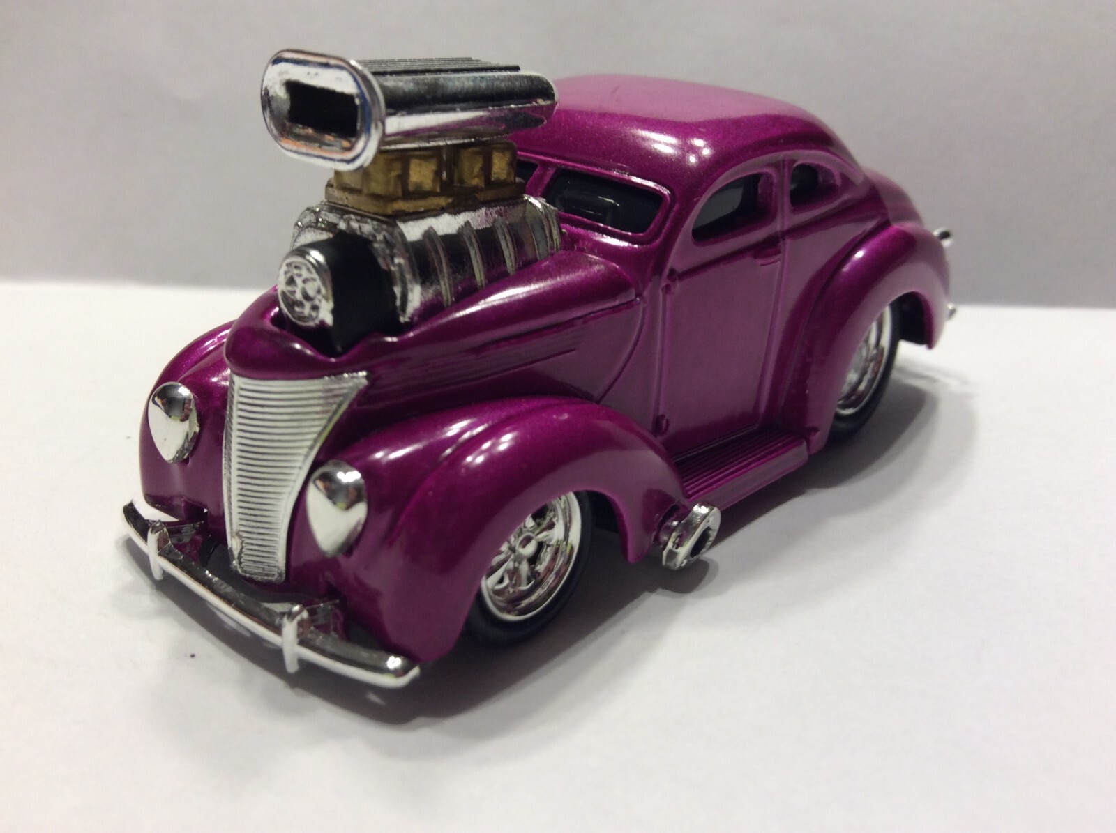 Muscle Machines – 1937 Ford Coupe 37 FORD – 1:64 STREETROD