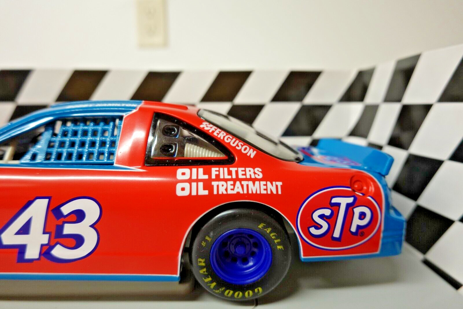 ERTL 7803 RICHARD PETTY STP 25TH ANNIVERSARY AMERICAN MUSCLE 1:18 SCALE N.I.B.