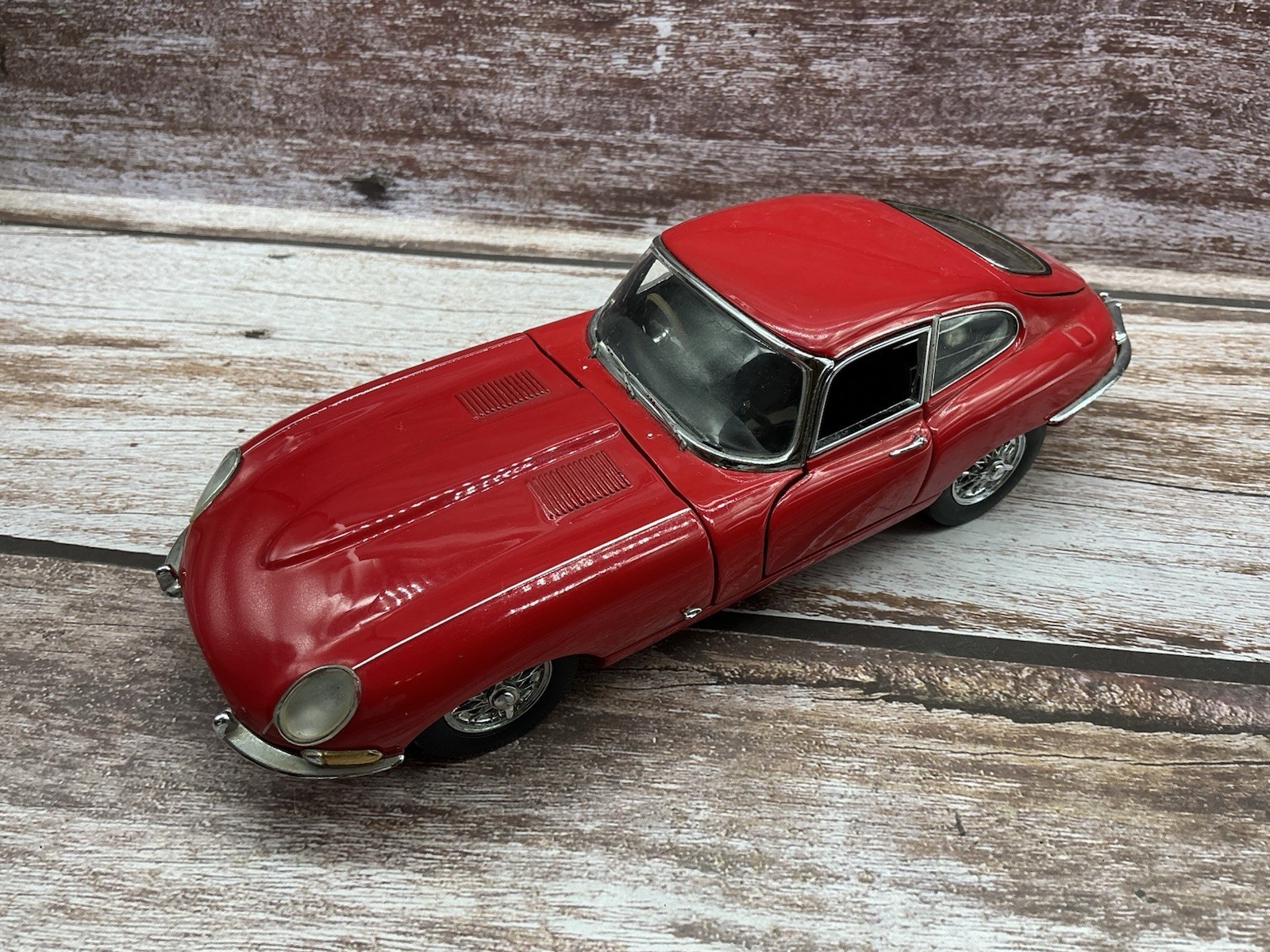 Franklin Mint 1/24 Scale 1961 Jaguar E-Type Coupe Model