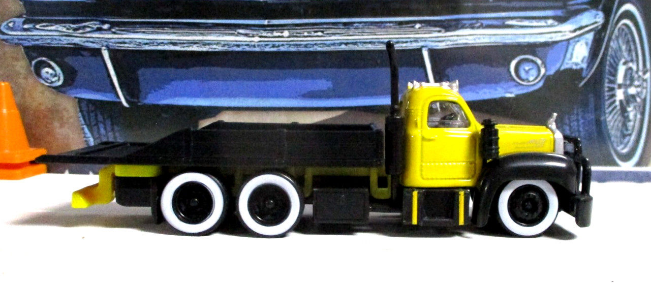 Maisto 1953 Mack B 61 Flatbed Transport New/Loose Metal/Plastic Rubber Tires!