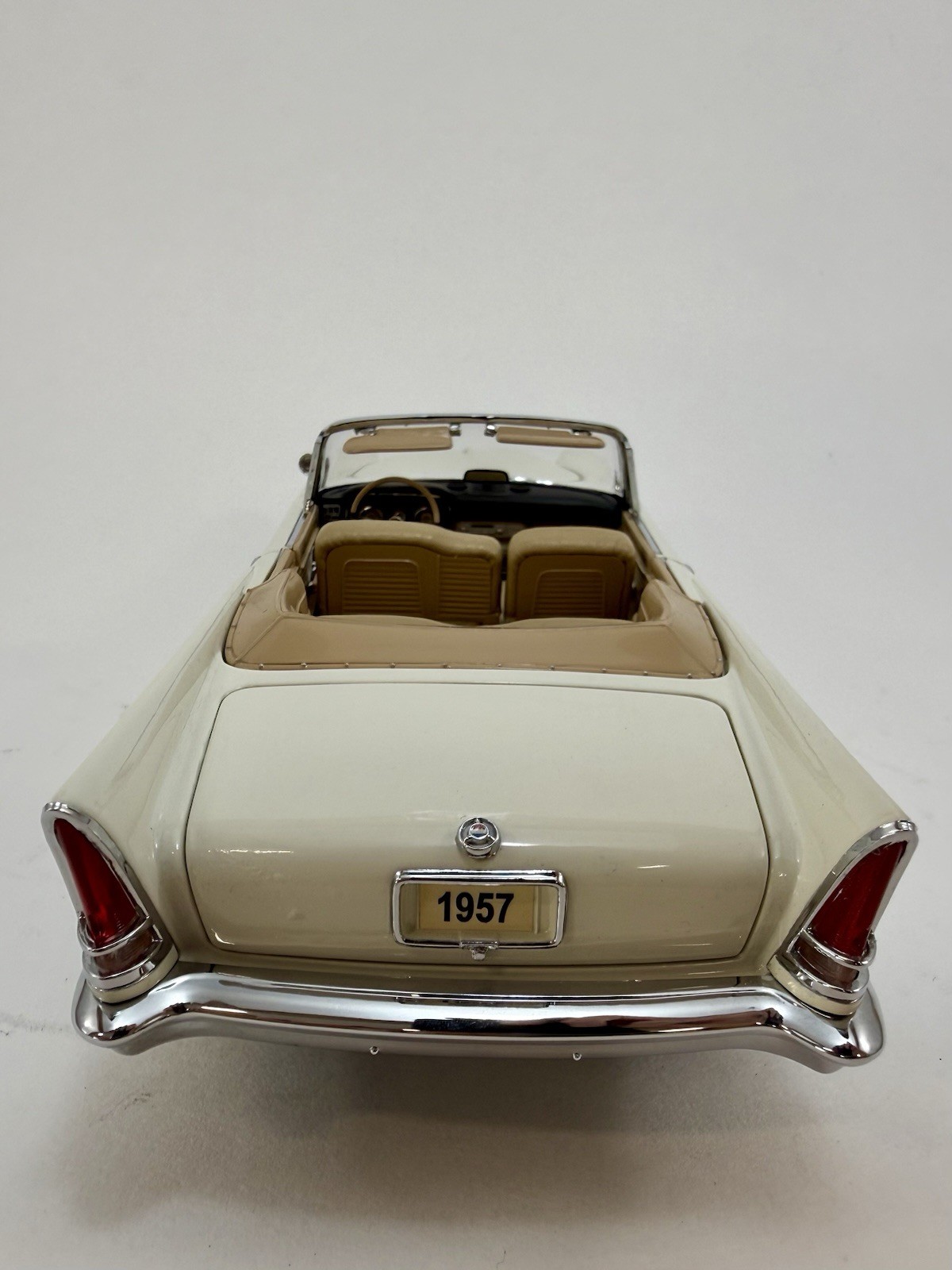 Danbury Mint 1957 Chrysler 300C Convertible 1:24 Diecast Model Car Original Box