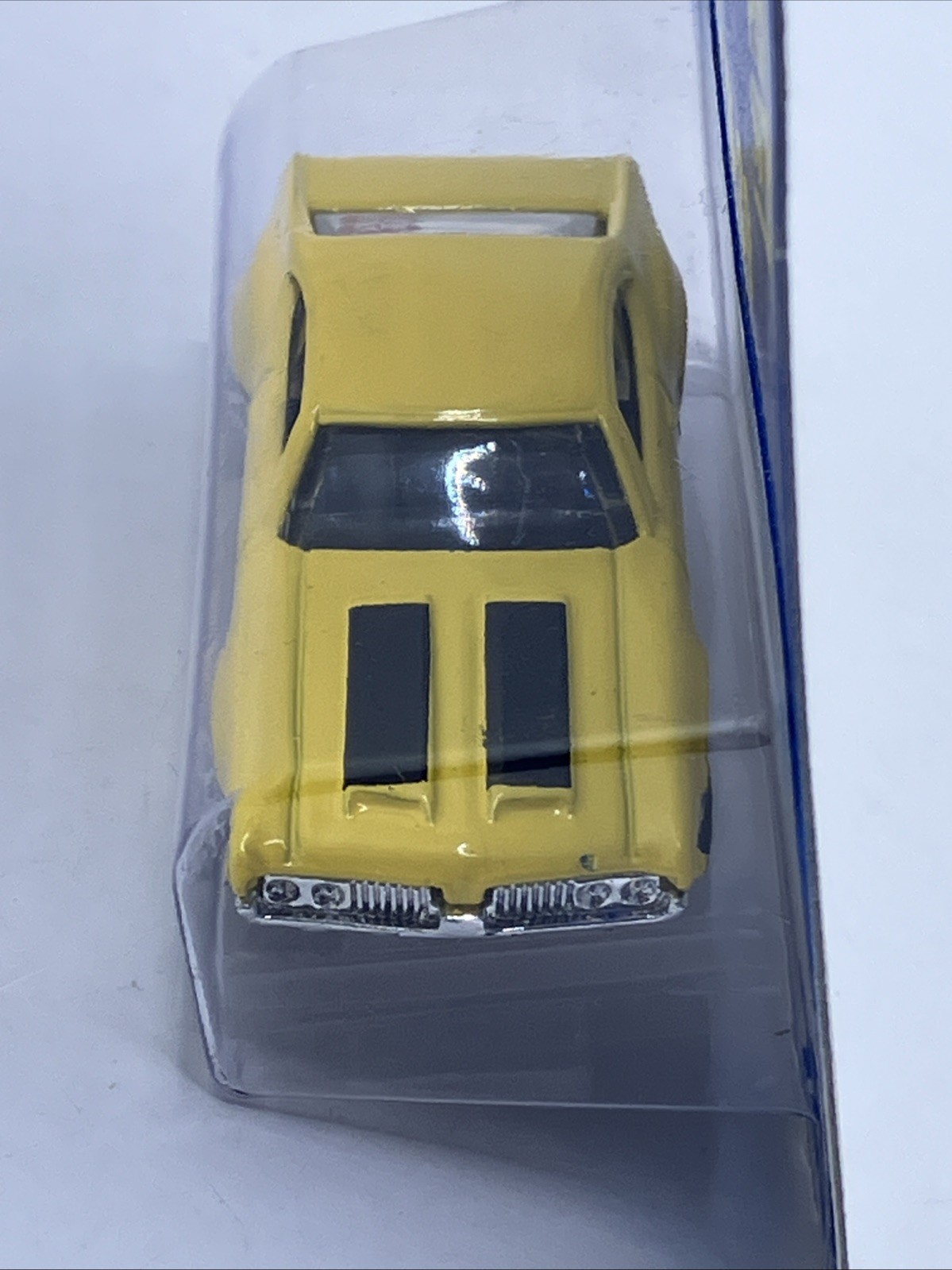1991 Hot Wheels Olds 442 W-30 #267 Yellow 1/64 scale Blue Card New
