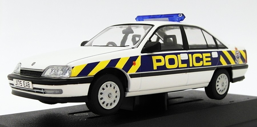 Vanguards 1/43 Scale VA14005 – Vauxhall Carlton 2.6Li – W.Mercia Police
