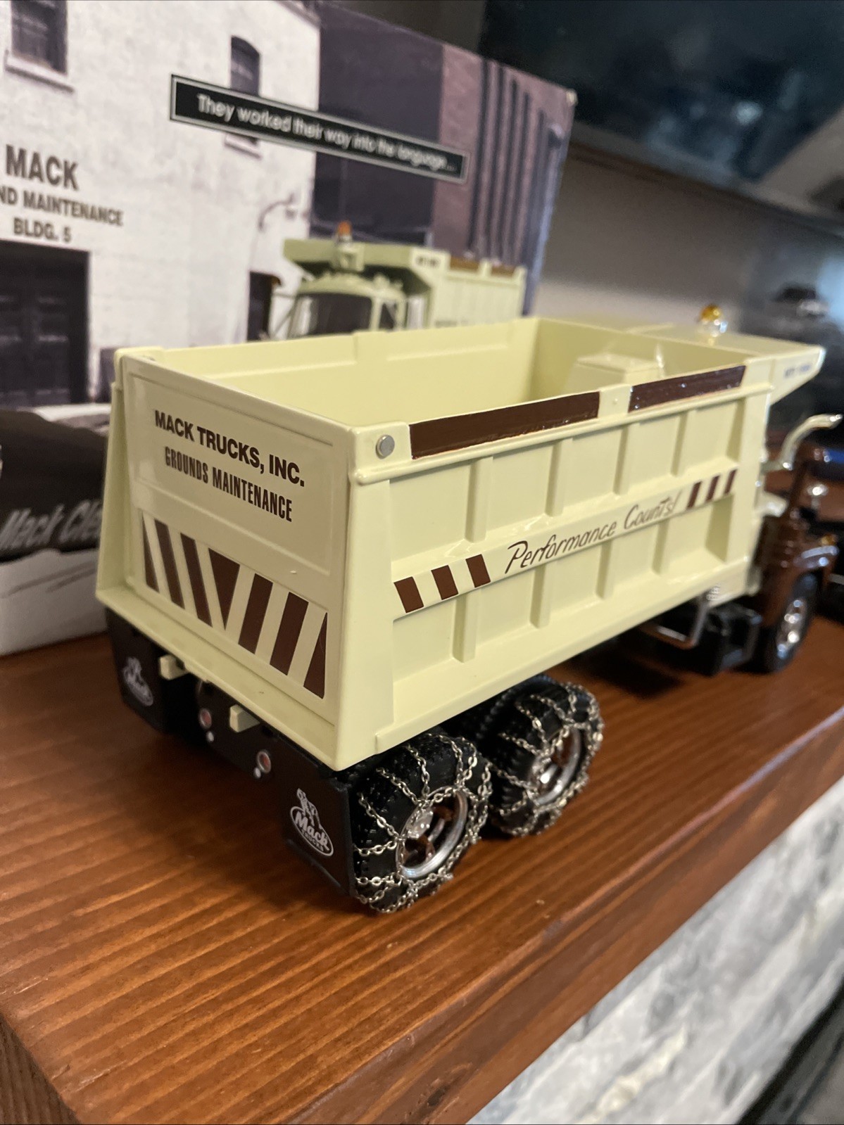 First 1st Gear 1/34 Scale MACK-R MODEL R-600 Dump Truck With Snow Plow Diecast