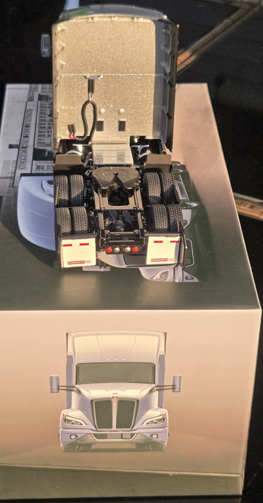 Kenworth 100 T680 1:32 Diecast Semi Truck Model Silver/Black Opening Hood/Doors