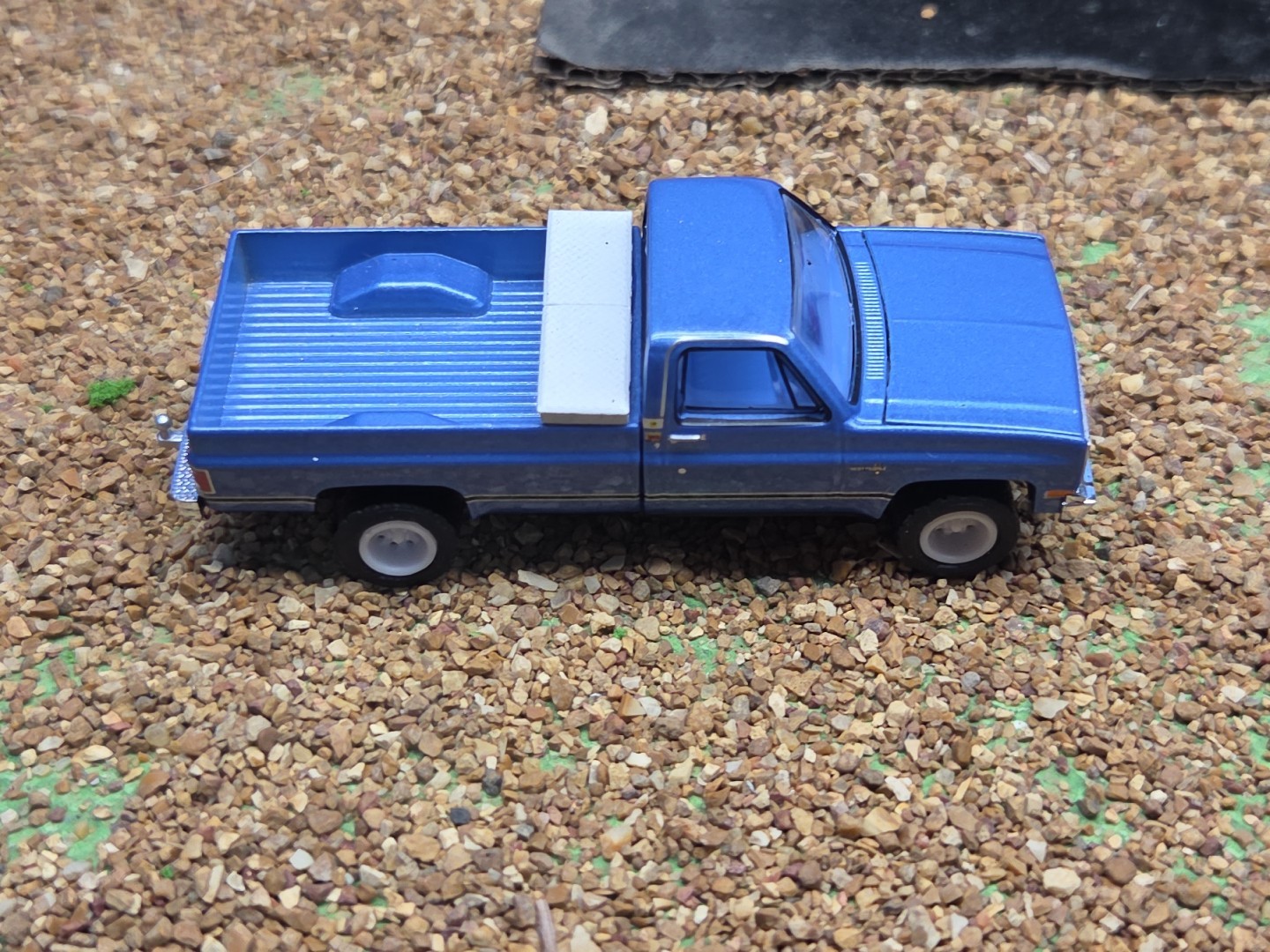 CUSTOM BUILT LIFTED 1:64 CHEVEROLET 1986 HIGH SIERA SQUARE BODY CHEVY 4×4 mud