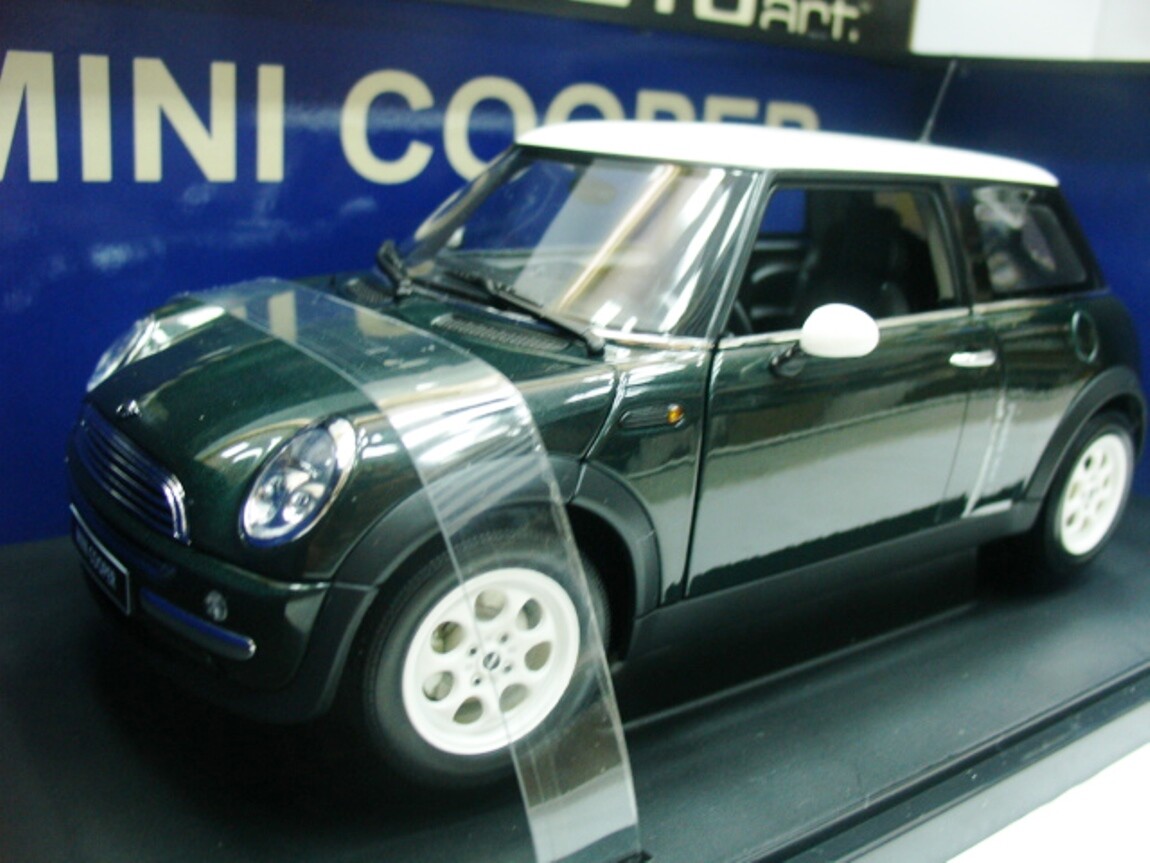 WOW EXTREMELY RARE BMW Mini Cooper 2001 LHD Br Racing Green White 1:18 Auto Art