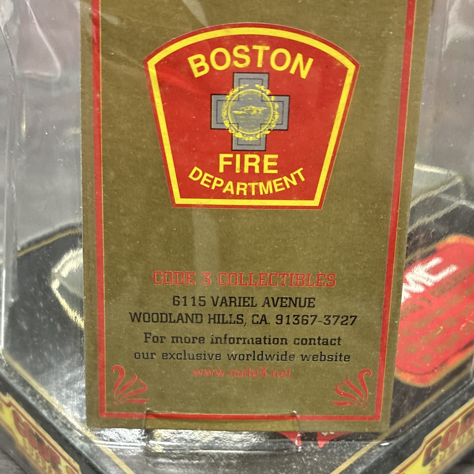 Code 3 Collectibles 1:87 GMC Suburban Boston Fire Dept Diecast Limited w/ Case