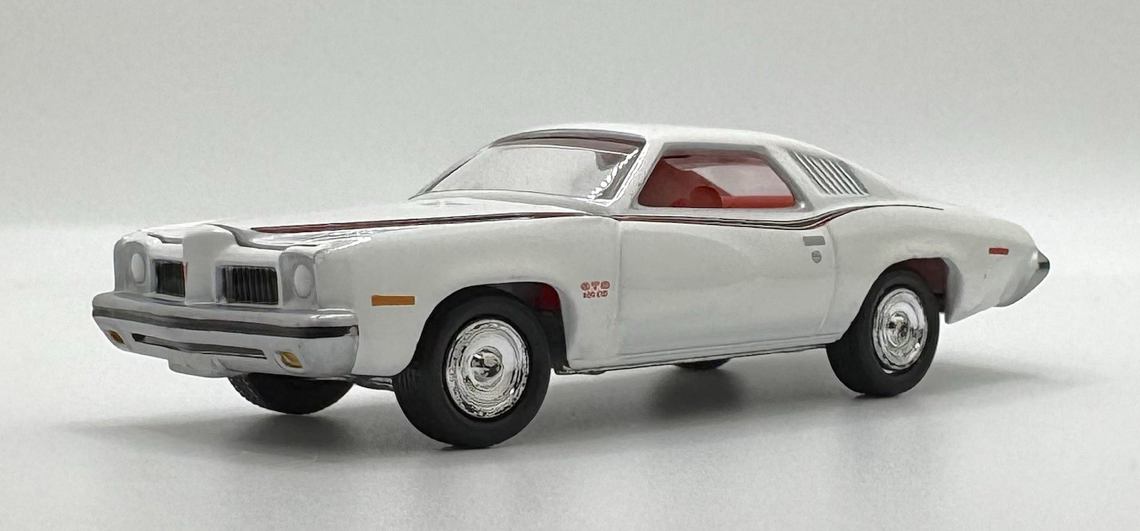 1973 Pontiac GTO 400 ci V8 – Cameo White – 1/64 “S” Scale – Third Gen. – A Body