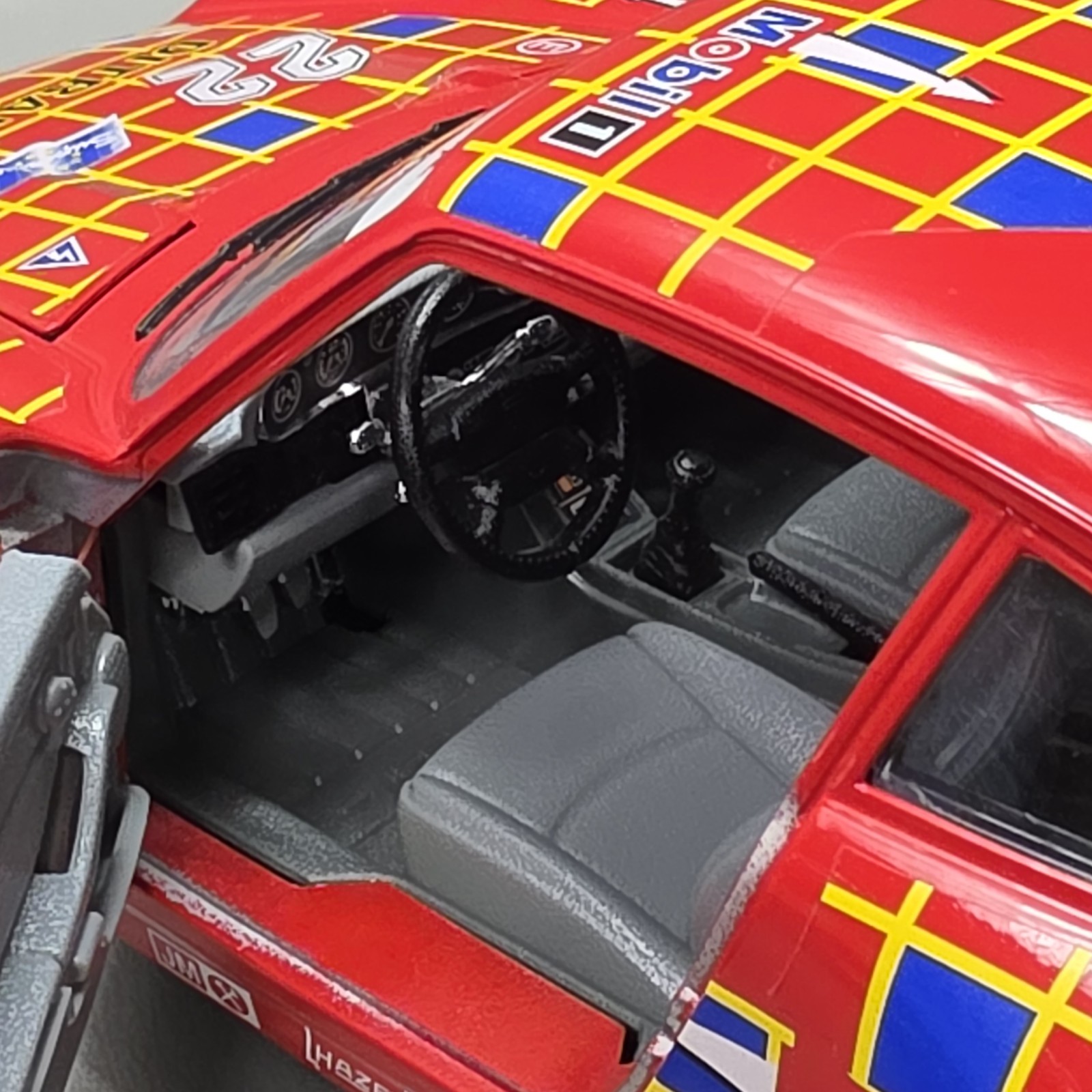 Bburago 1993 Porsche Carrera 911 Super Cup Ditrans Red 1:18 Scale Diecast
