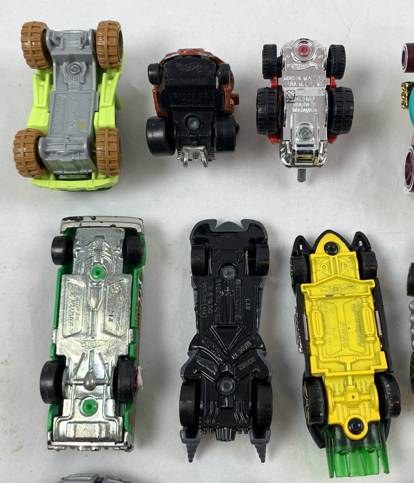 Mattel Hot Wheels Bundle 20 Cars Collection Batmobile AcceleRacers Piledriver
