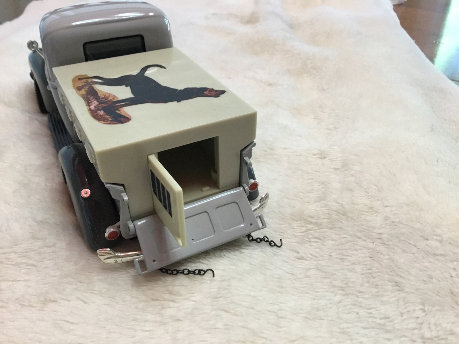 ERTL ‘40 Ford Diecast — REMINGTON Hunting Dog Series – Black & Tan Coon Dog