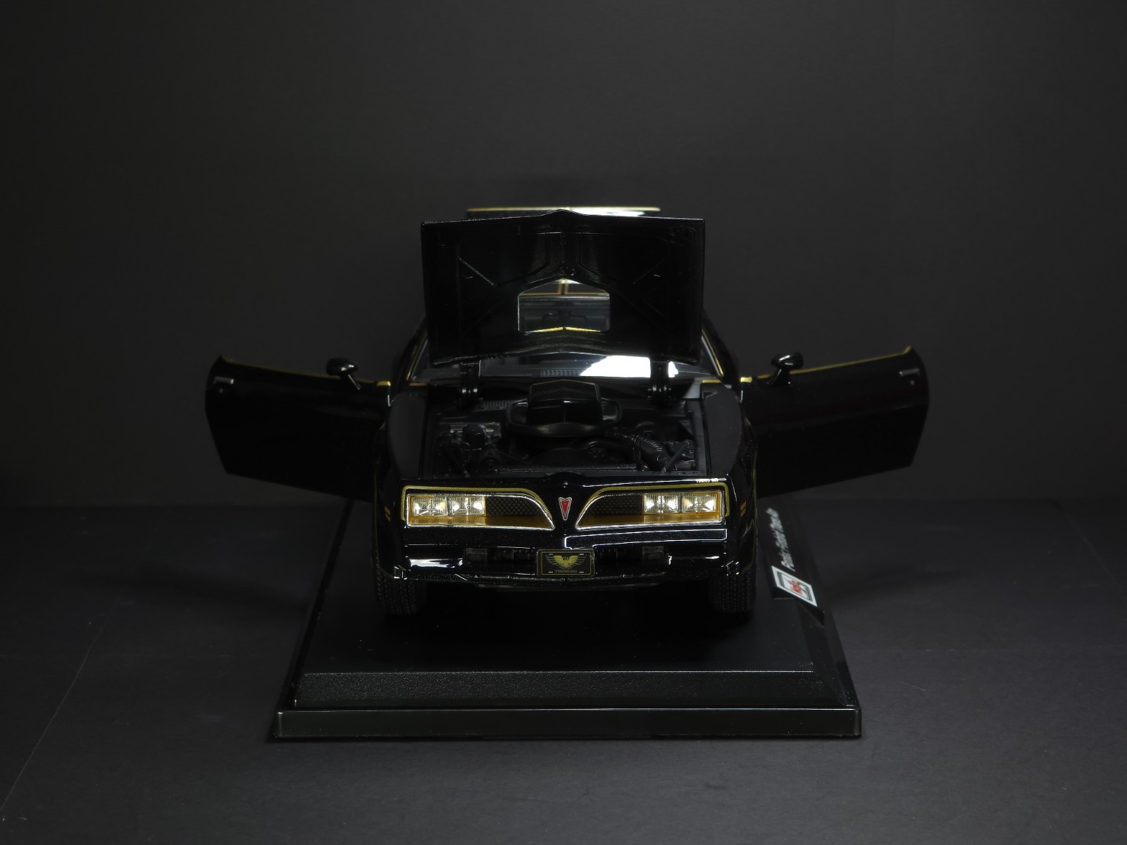 Pontiac Firebird Trans Am 1:18 Maisto Exclusive Style Special Edition – Black