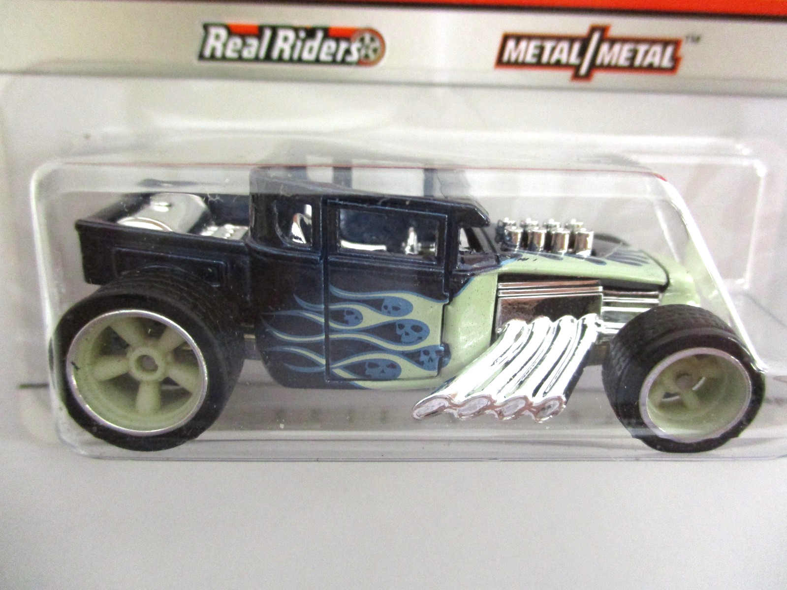 HOT WHEELS – LARRY’S GARAGE – BONE SHAKER CUSTOM RAT ROD PICKUP – REAL RIDERS