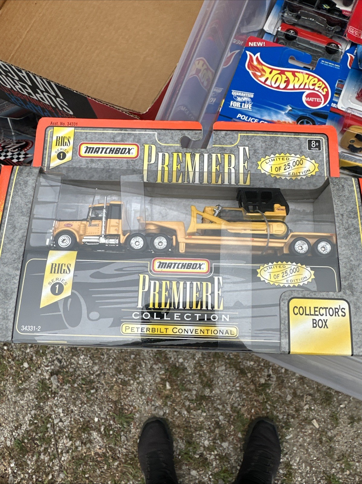 Matchbox Premiere Rigs S1 Peterbilt Lowloader w/ Bulldozer CY32-B1