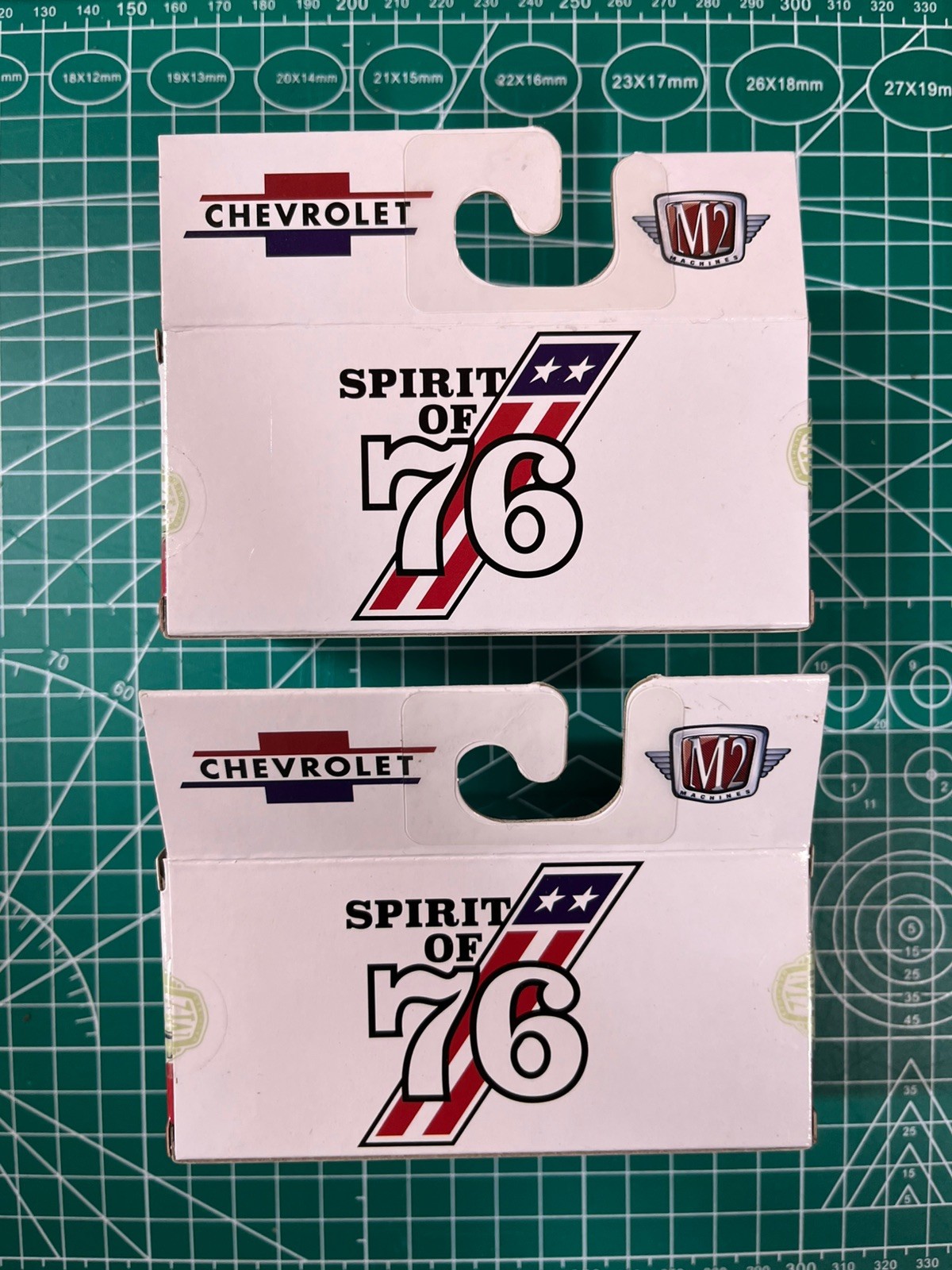 M2 Machines CHASE & REGULAR 1976 Chevy K-10 Spirit of 76 4×4 Truck 1:64 diecast