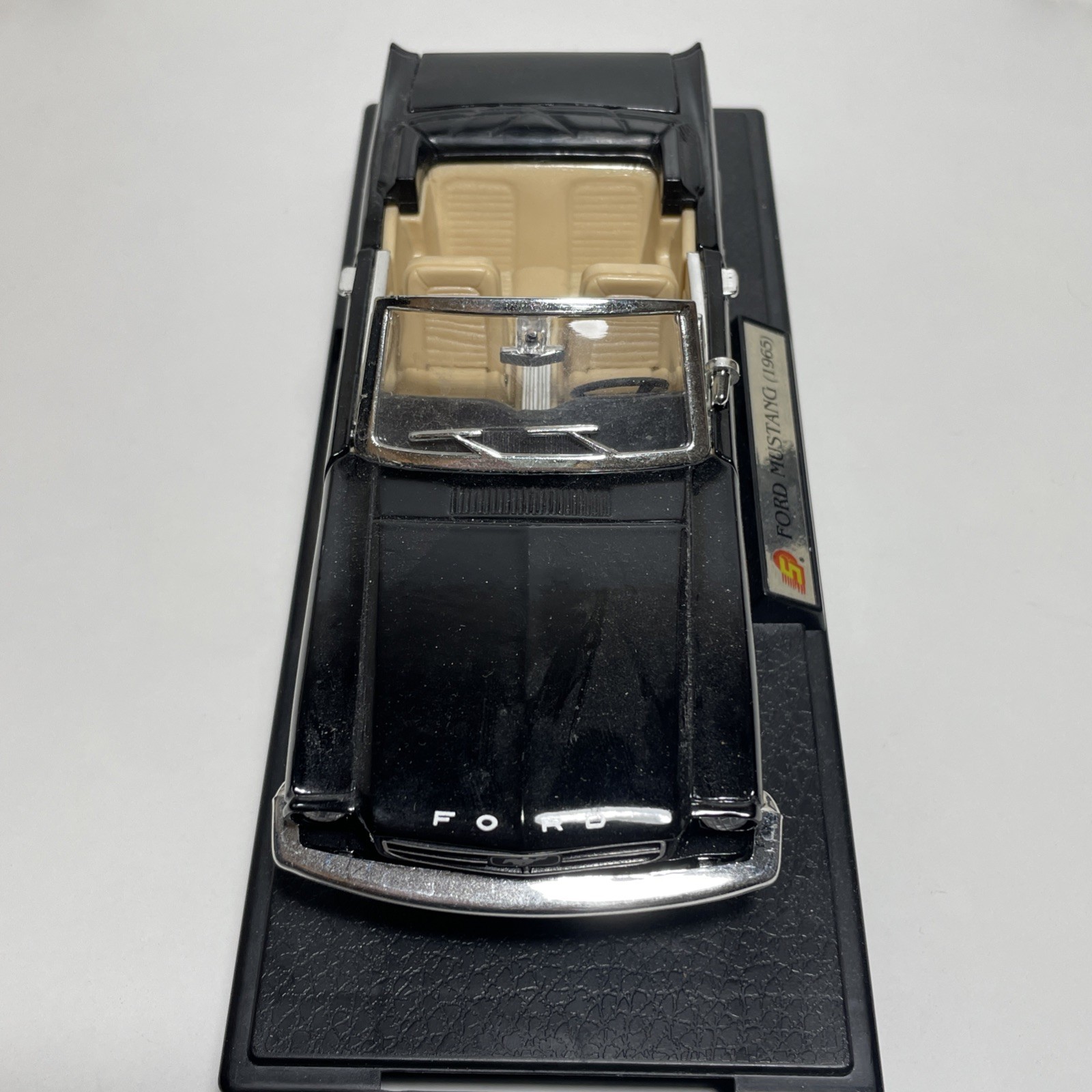 Vintage 1964 1/2 Diecast Ford Mustang Convertible Car 1:24 Scale Black Tan Int