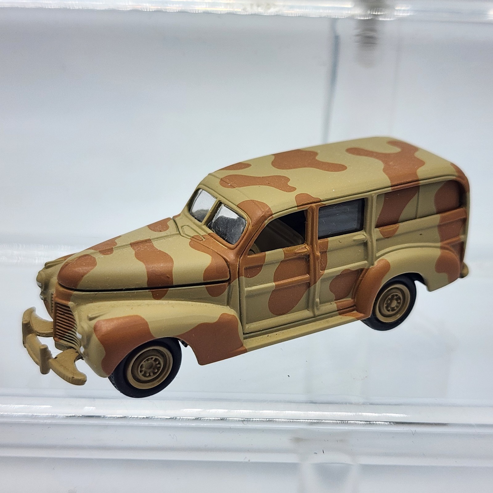 Johnny Lightning Military WWII M3 Grant Tank Chevy Staff Car Sherman Tank Lot