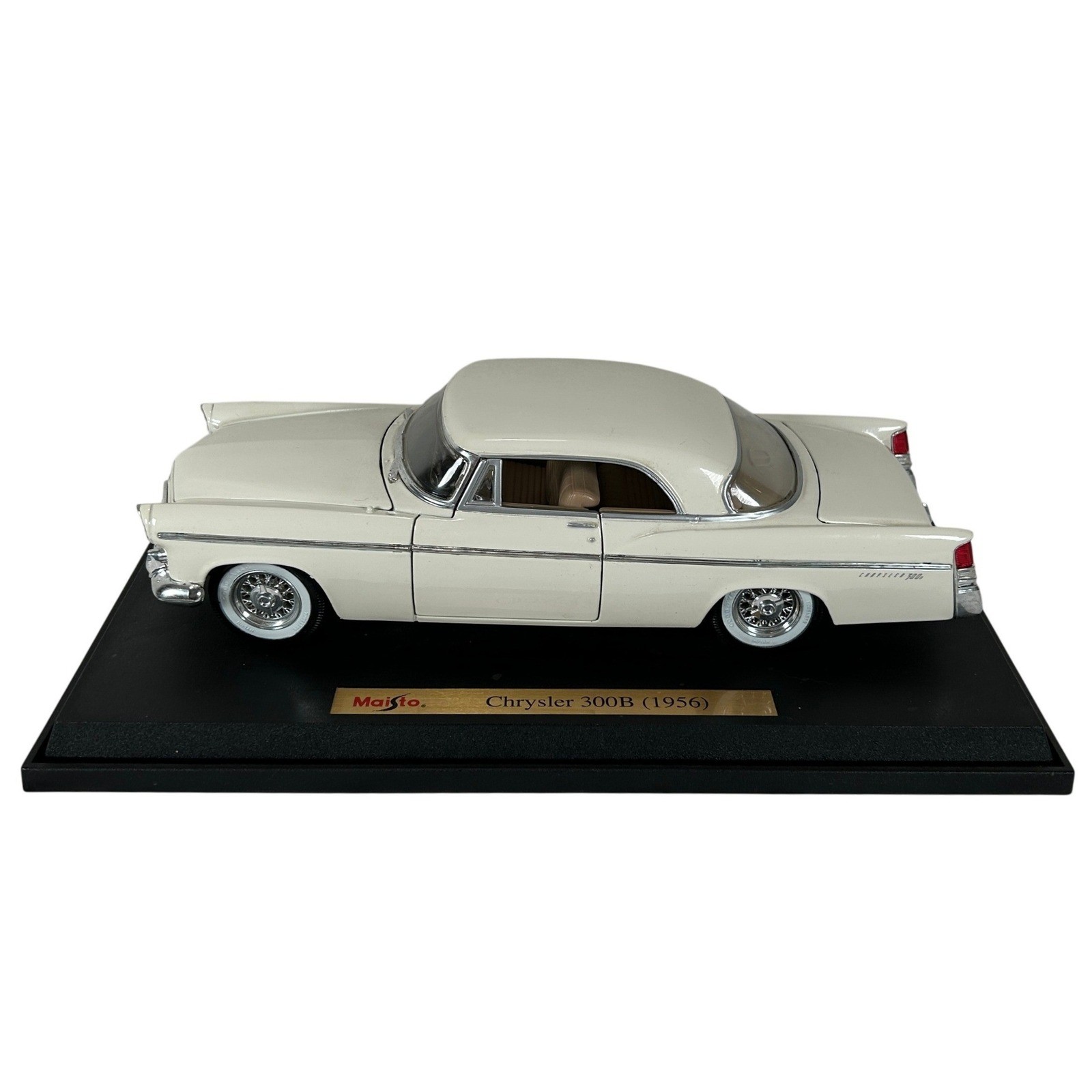 Maisto Chrysler 300B 1956 Cream 1:18 Scale Diecast Model Car with Display Stand