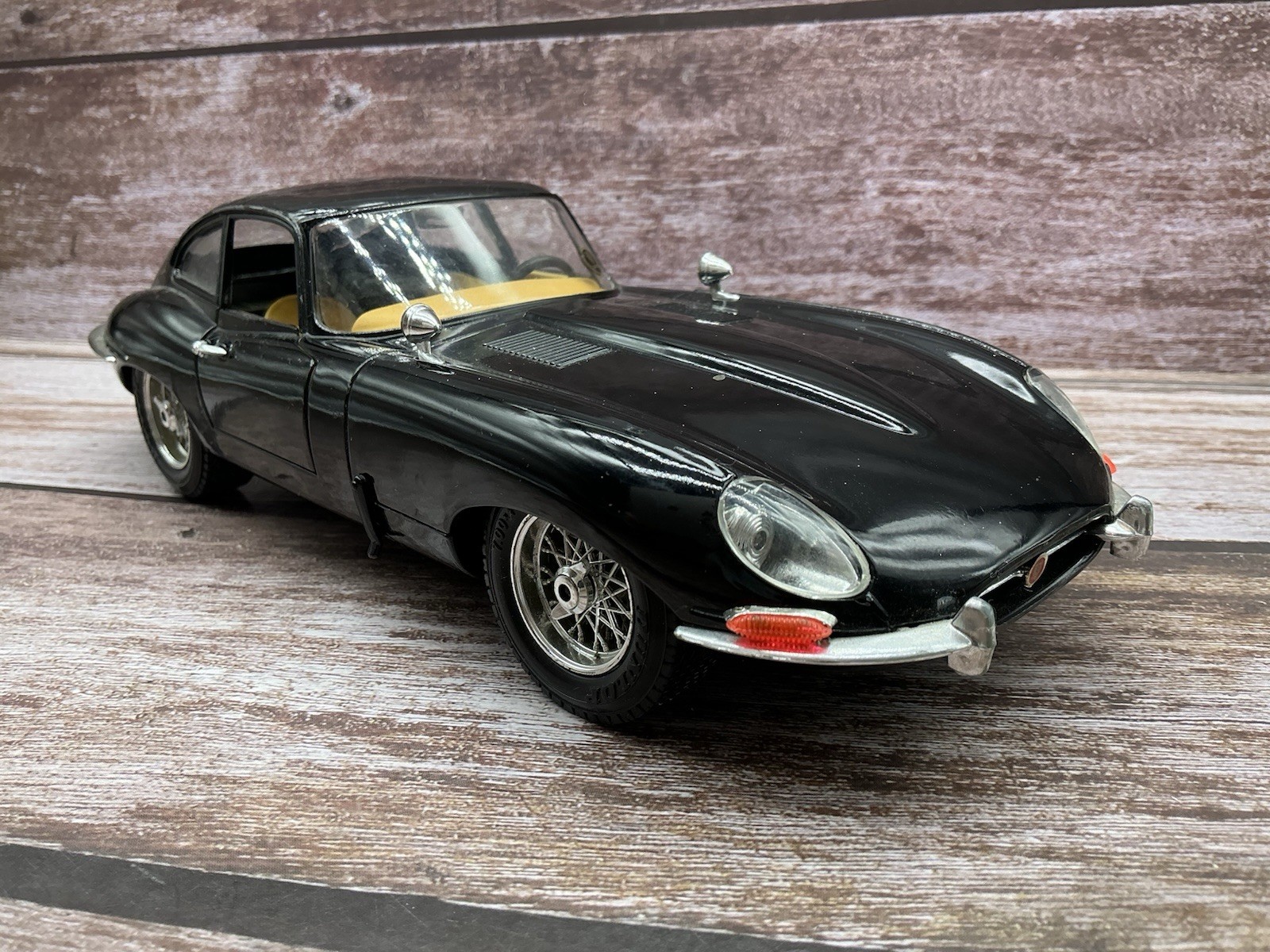 Burago 1/18 ~ Jaguar E-Type Coupe ~ Black
