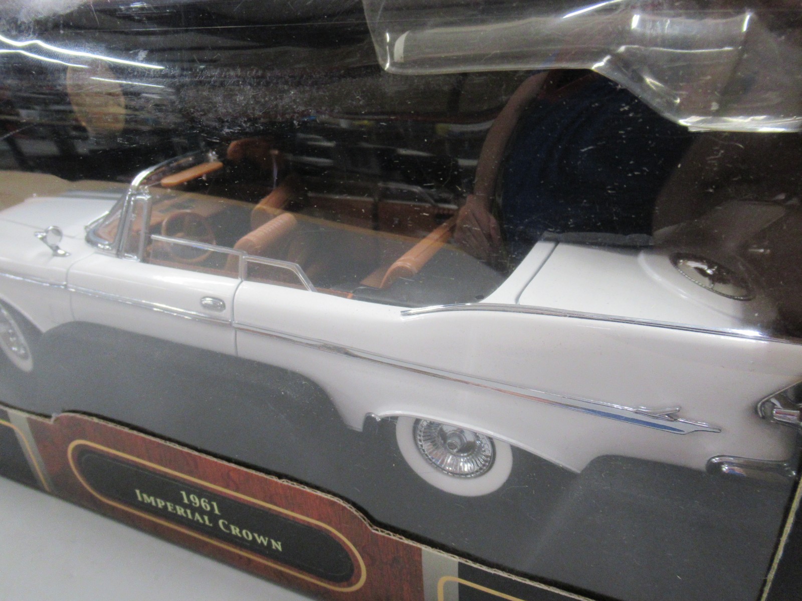 Yat Ming Road Signature 1961 Imperial Crown Convertible White – Item #20138