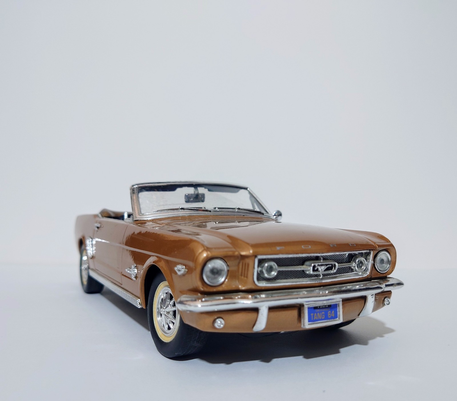 1:18 MIRA CALIDAD GOLDEN LINE 1964 1/2 FORD MUSTANG CONVERTIBLE BROWN BRONZE HTF
