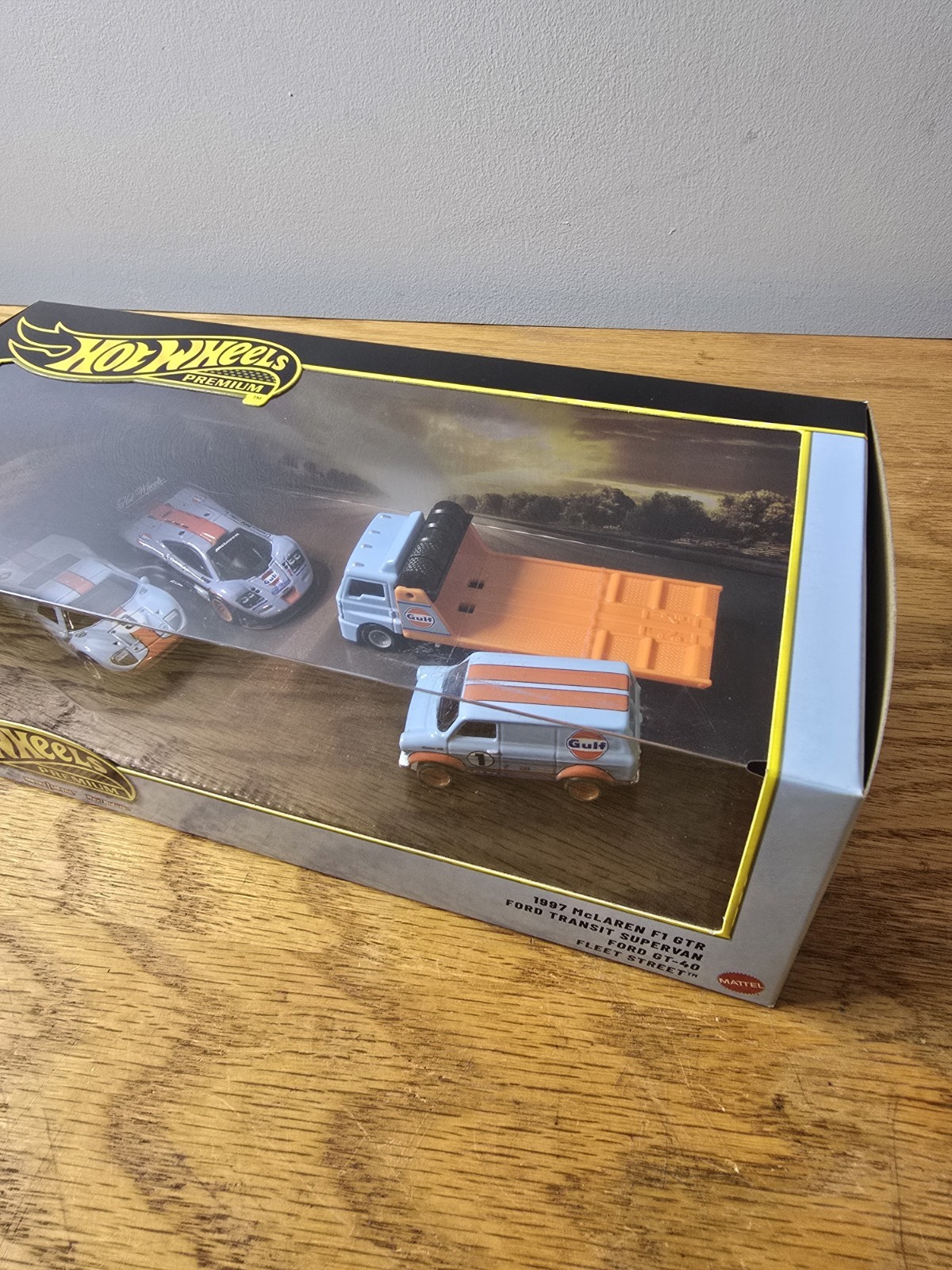 Hot Wheels Premium Collector Diorama Gulf Set McLAREN F1, Supervan, Ford GT-40🔥
