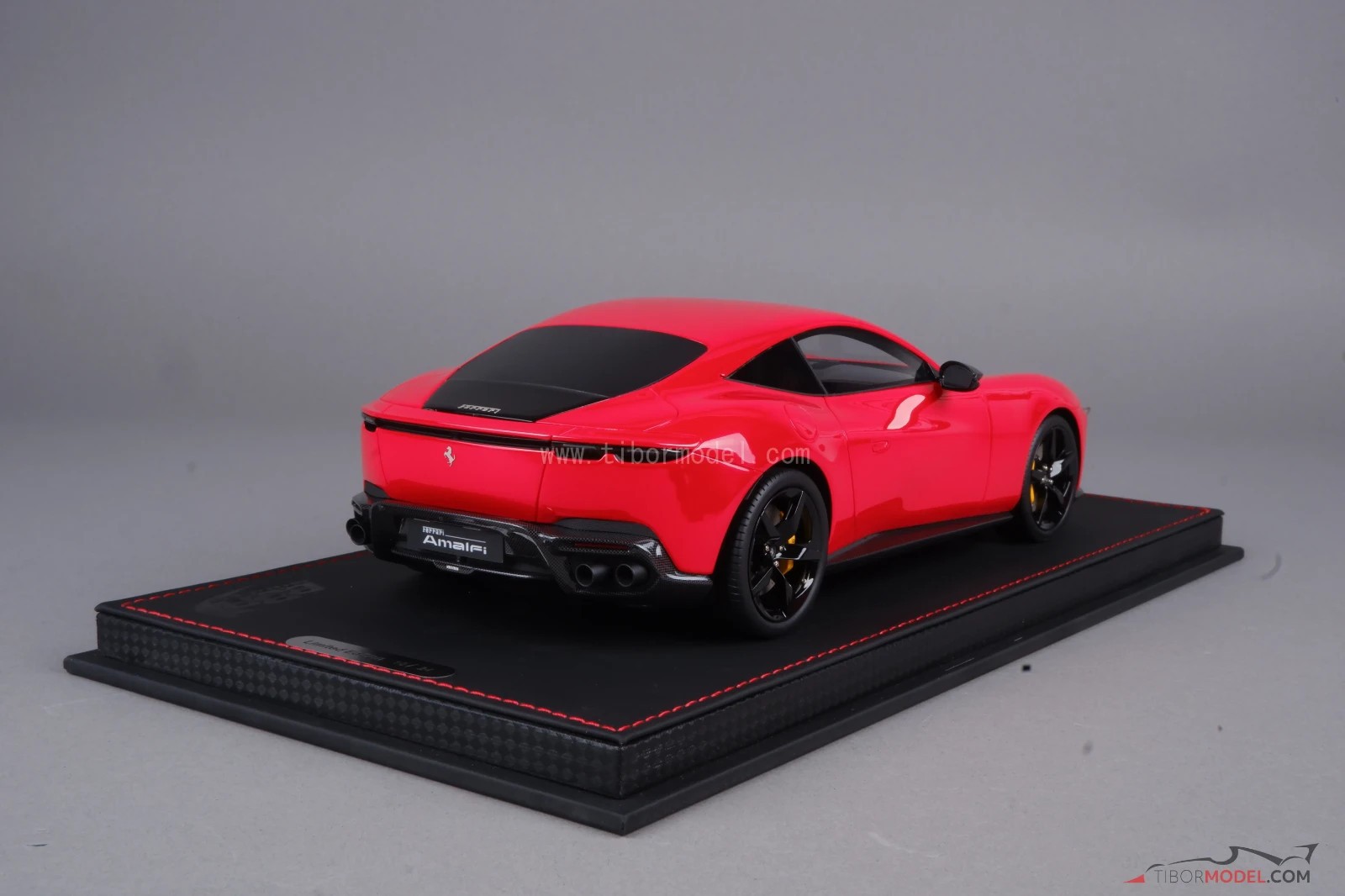 Ferrari Amalfi 2025 red, rosso corsa, with showcase, 1:18 BBR, P18272A1