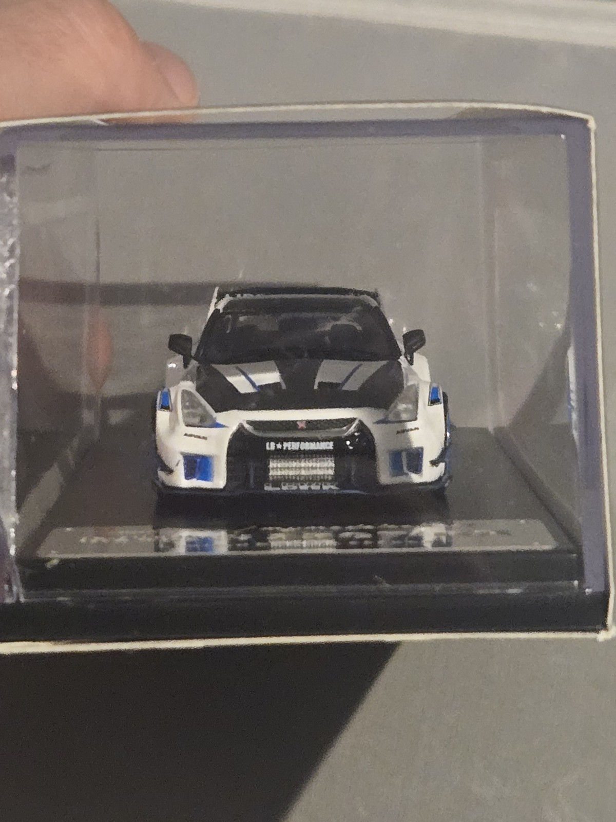 MC 1:64 Nissan GTR 35GT-RR White/Black LB-Silhouette LIMITED EDITION