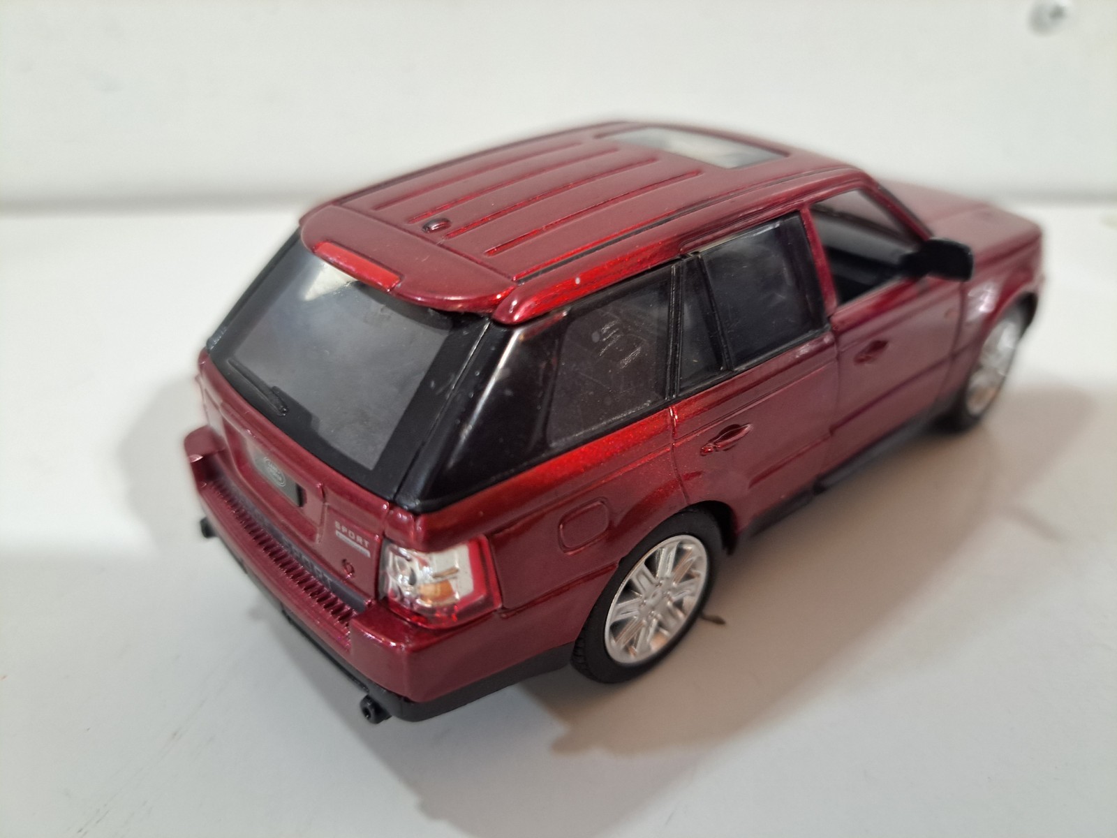Kinsmart Die Cast 1:38 Range Rover Sport Supercharged Luxury SUV