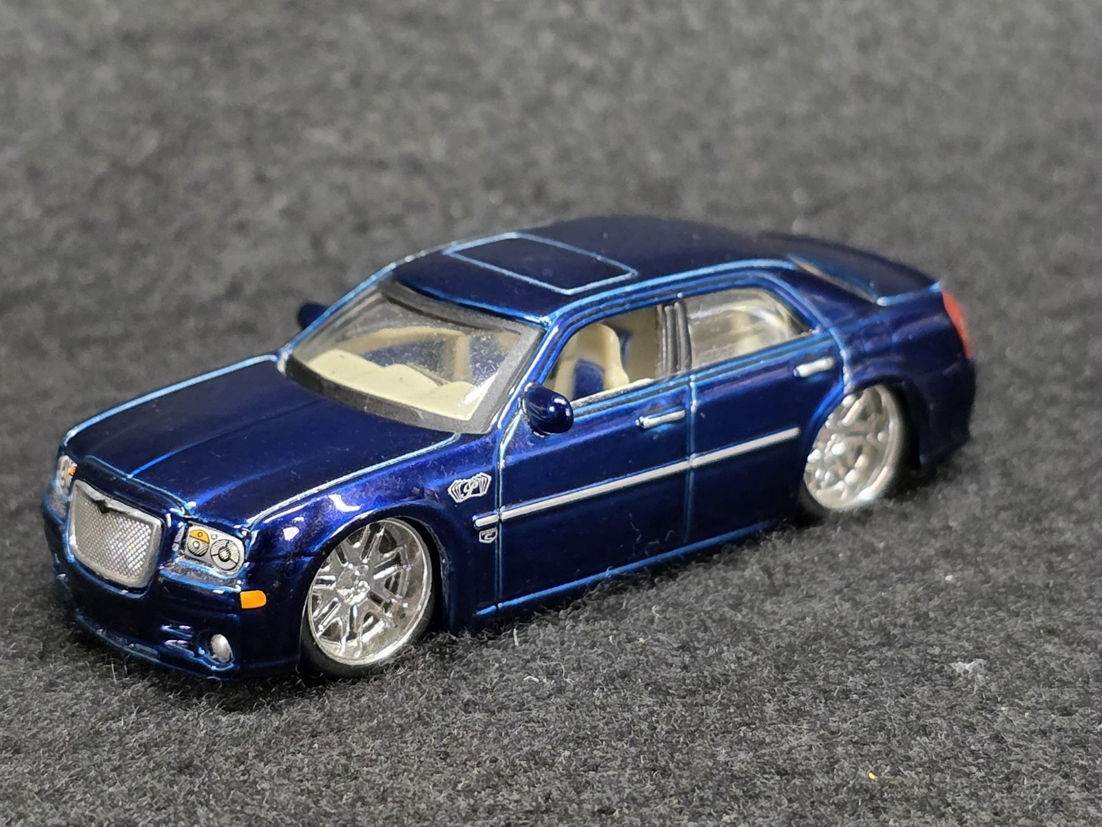 1:64 Maisto Playerz 2005 Chrysler 300C Hemi