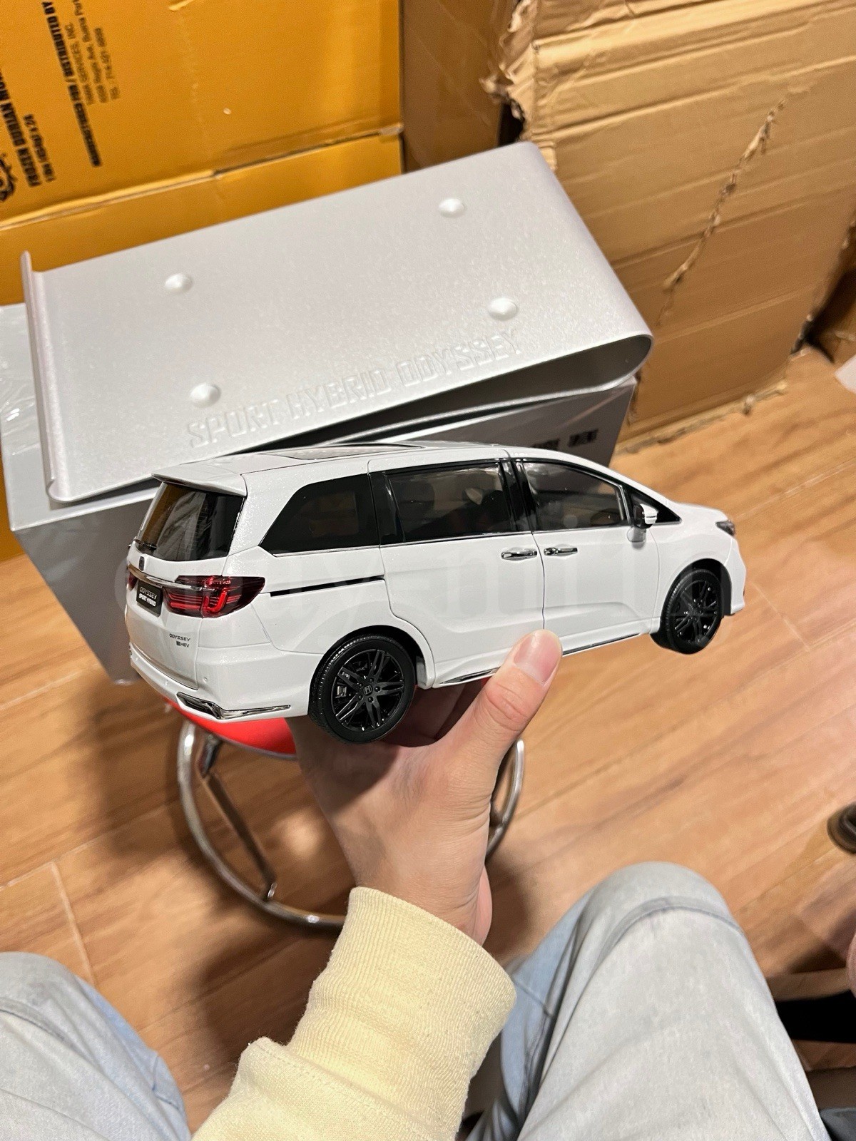 1:18 Scale Honda Odyssey Absolute Black Edition White Diecast Model With Base