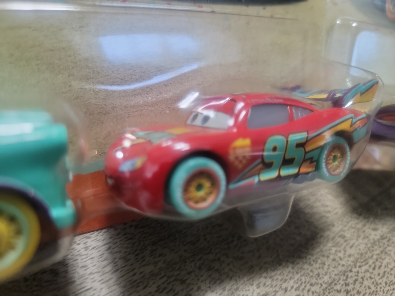 Disney Pixar Cars Mater LMQ Ramon & Flo Race To Celebrate Edition