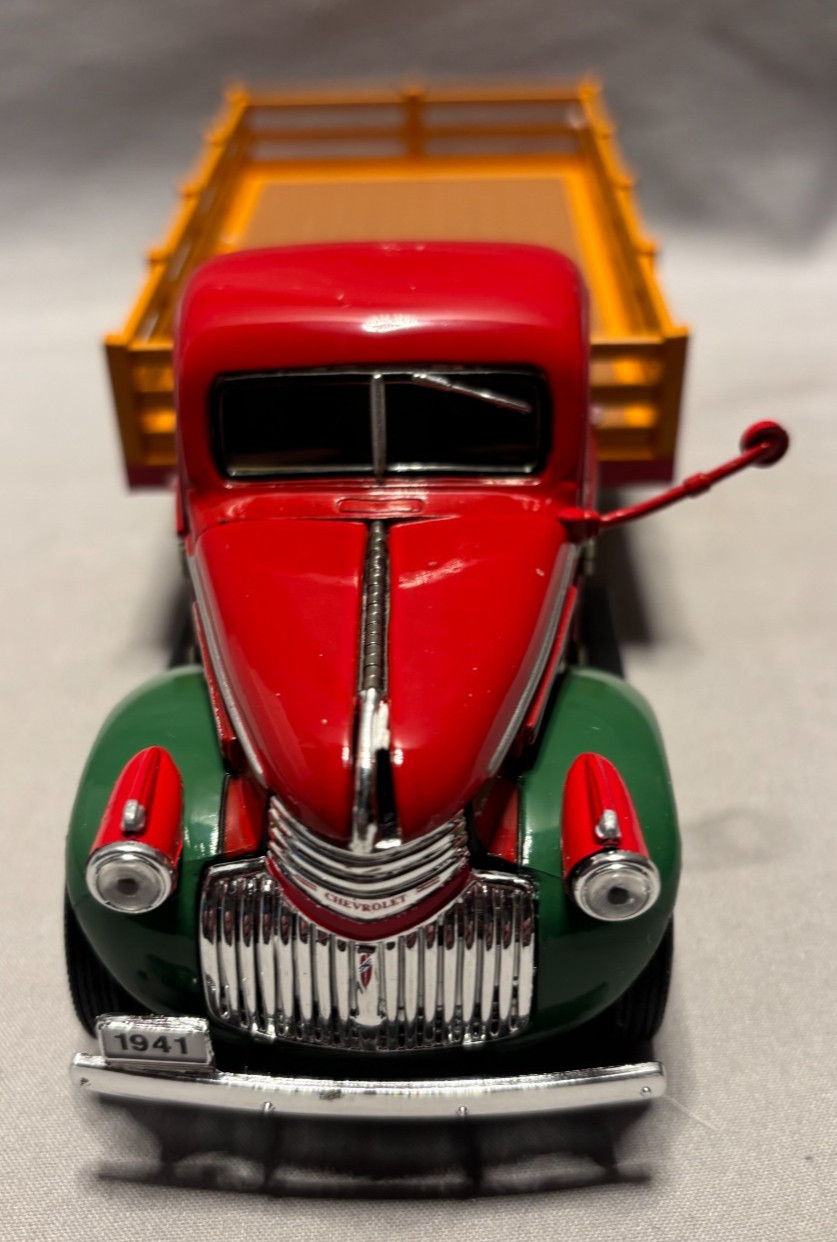 National Motor Museum Mint 1941 Chevrolet Stake Truck 1:24 Diecast NIB